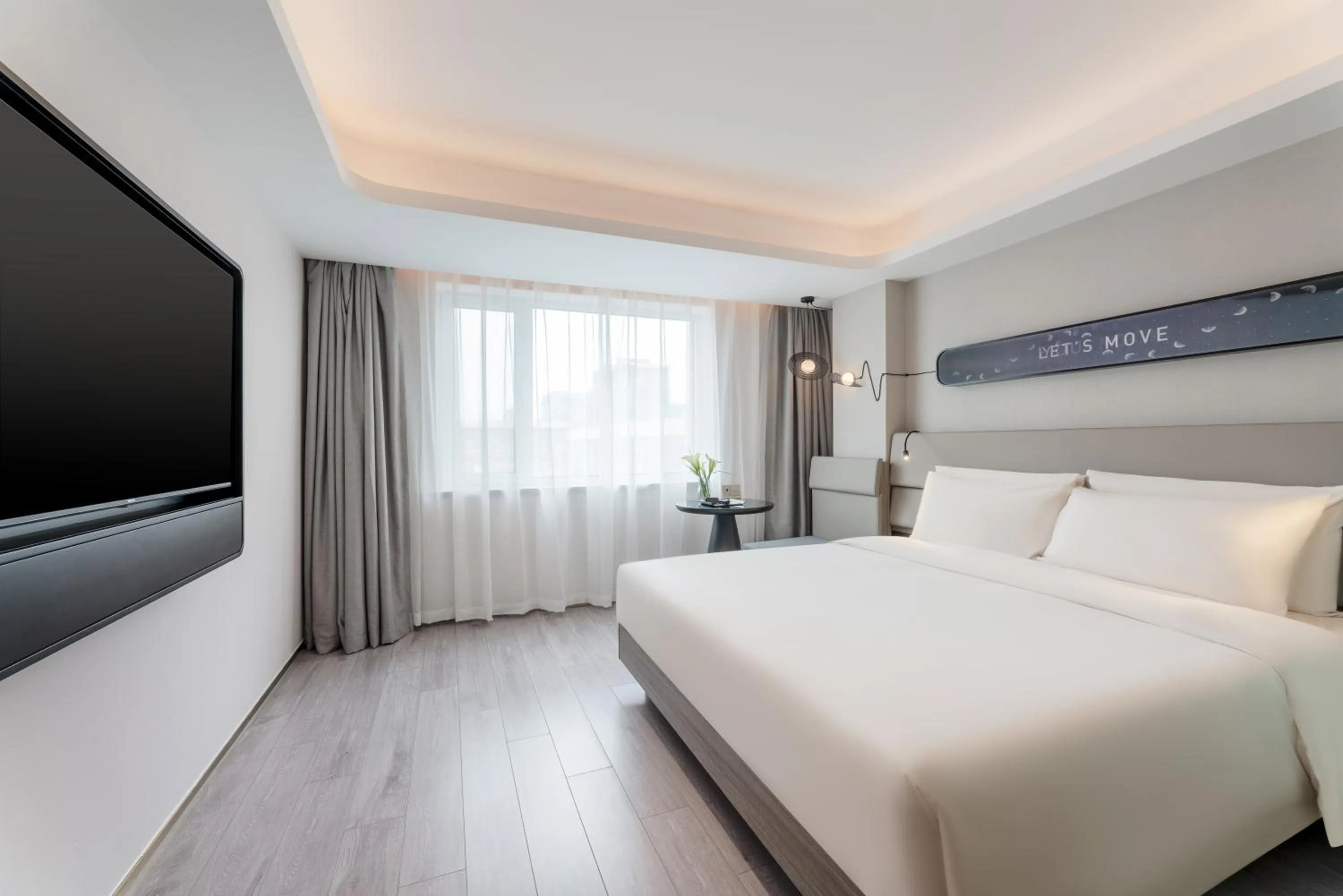 Photo of the whole room, Bed in Atour Light Hotel Dalian Xinghai Square Hang Lung Shopping Center