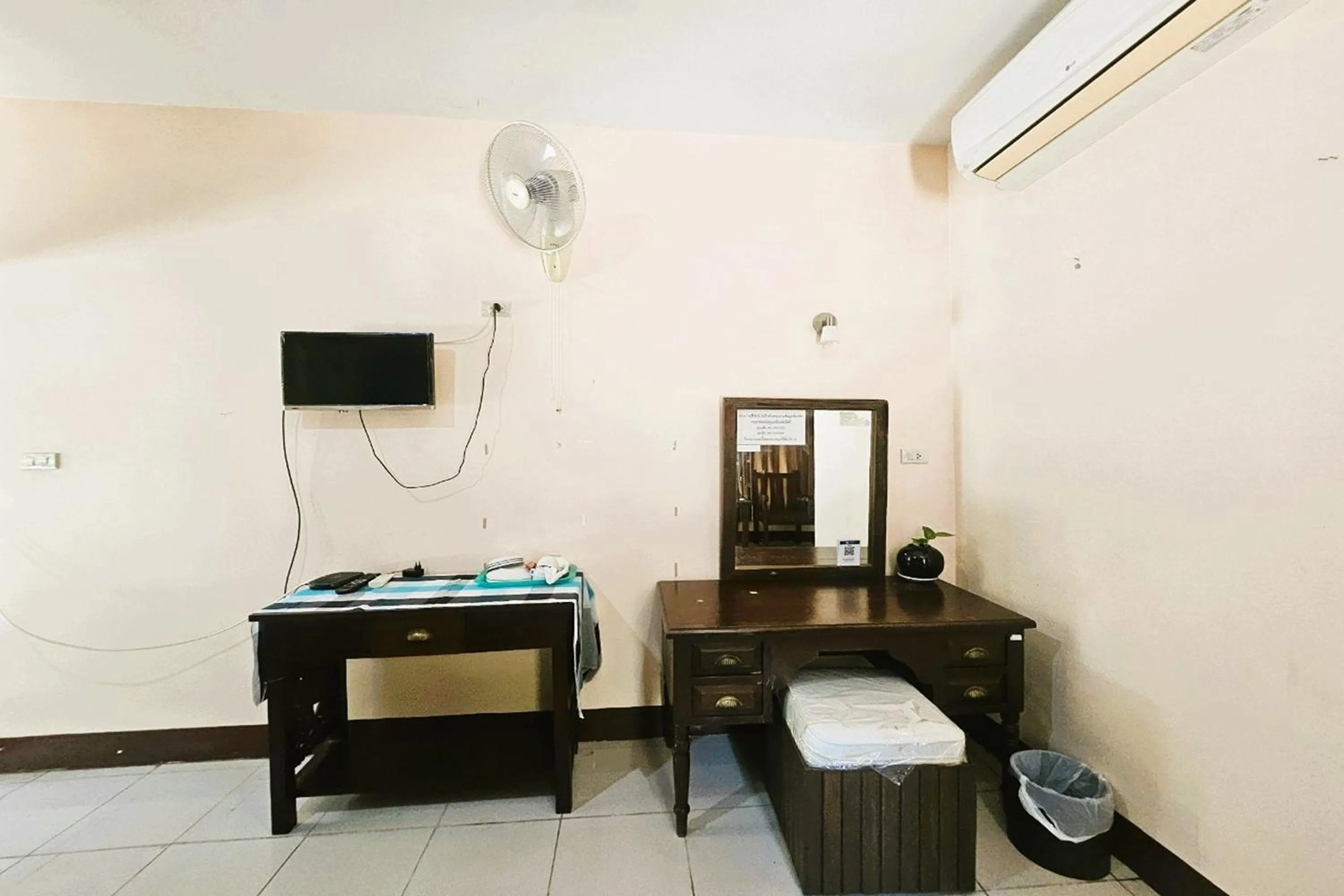 air conditioner in Thai Gallery Baantawai