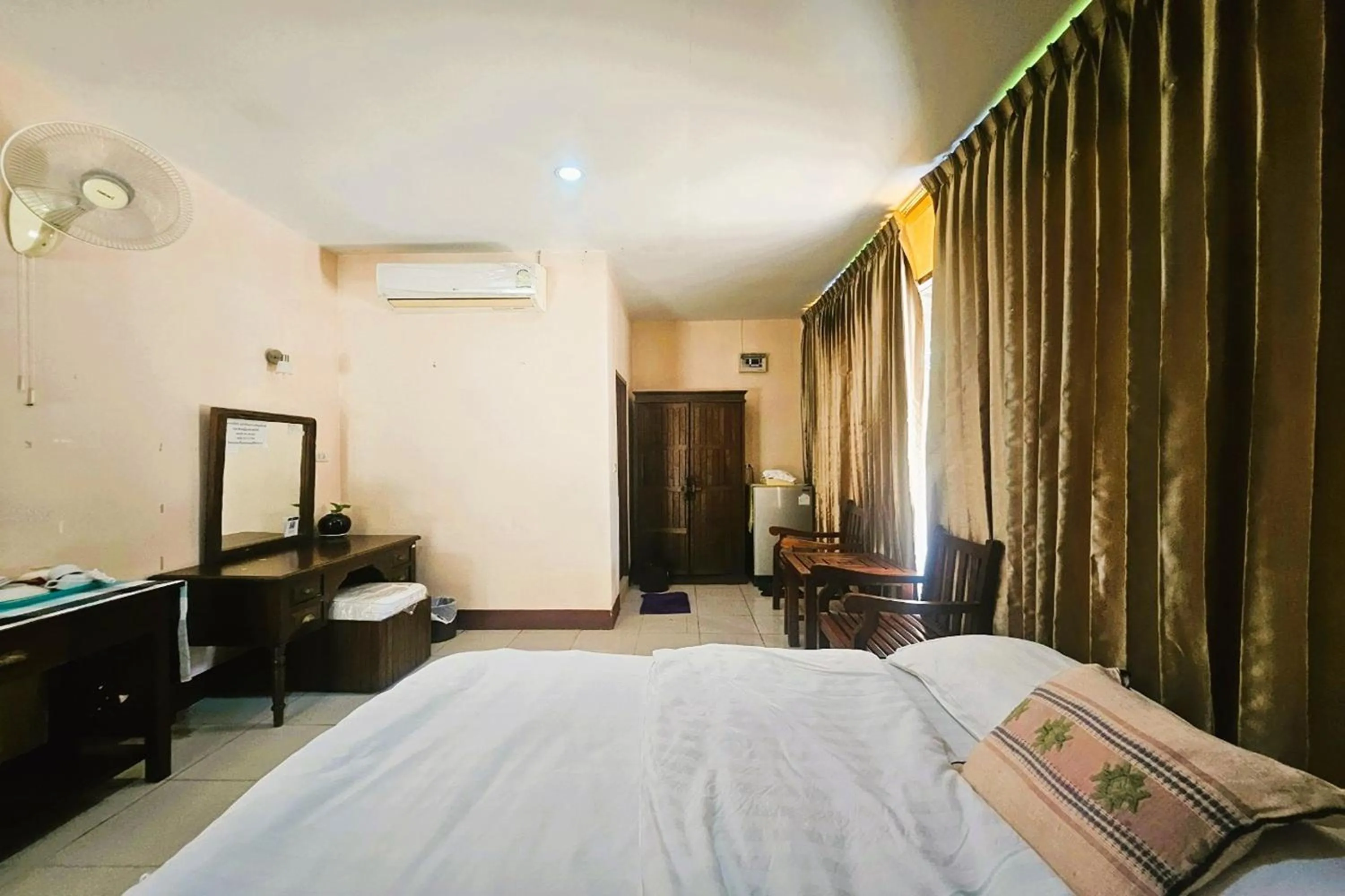 Bedroom, Bed in Thai Gallery Baantawai