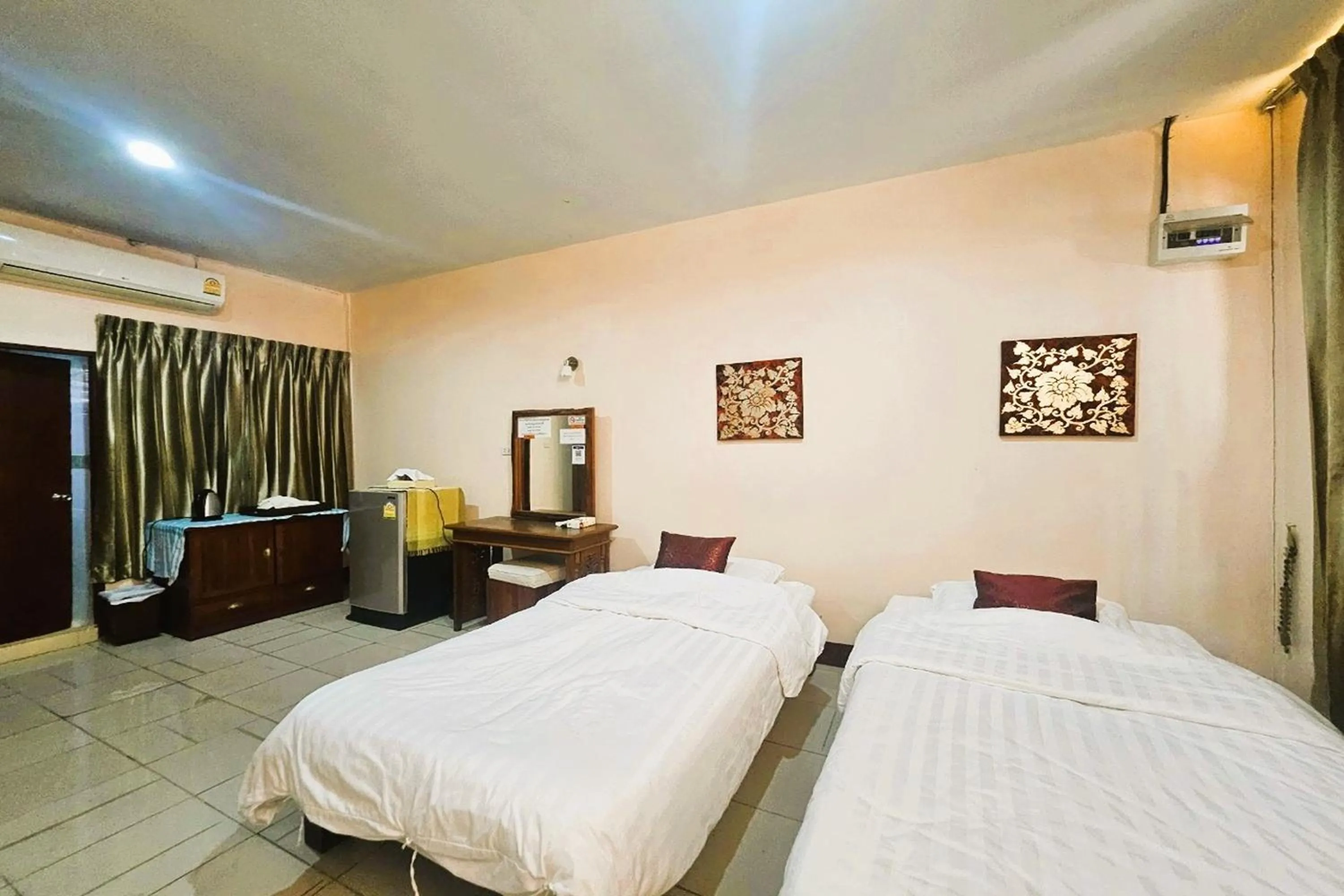 Bedroom, Bed in Thai Gallery Baantawai