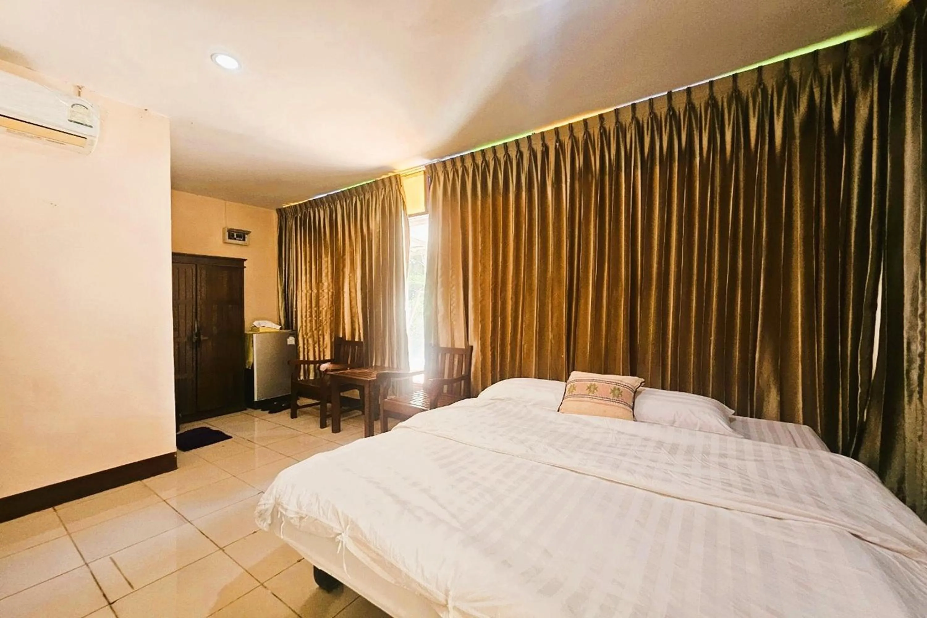 Bedroom, Bed in Thai Gallery Baantawai