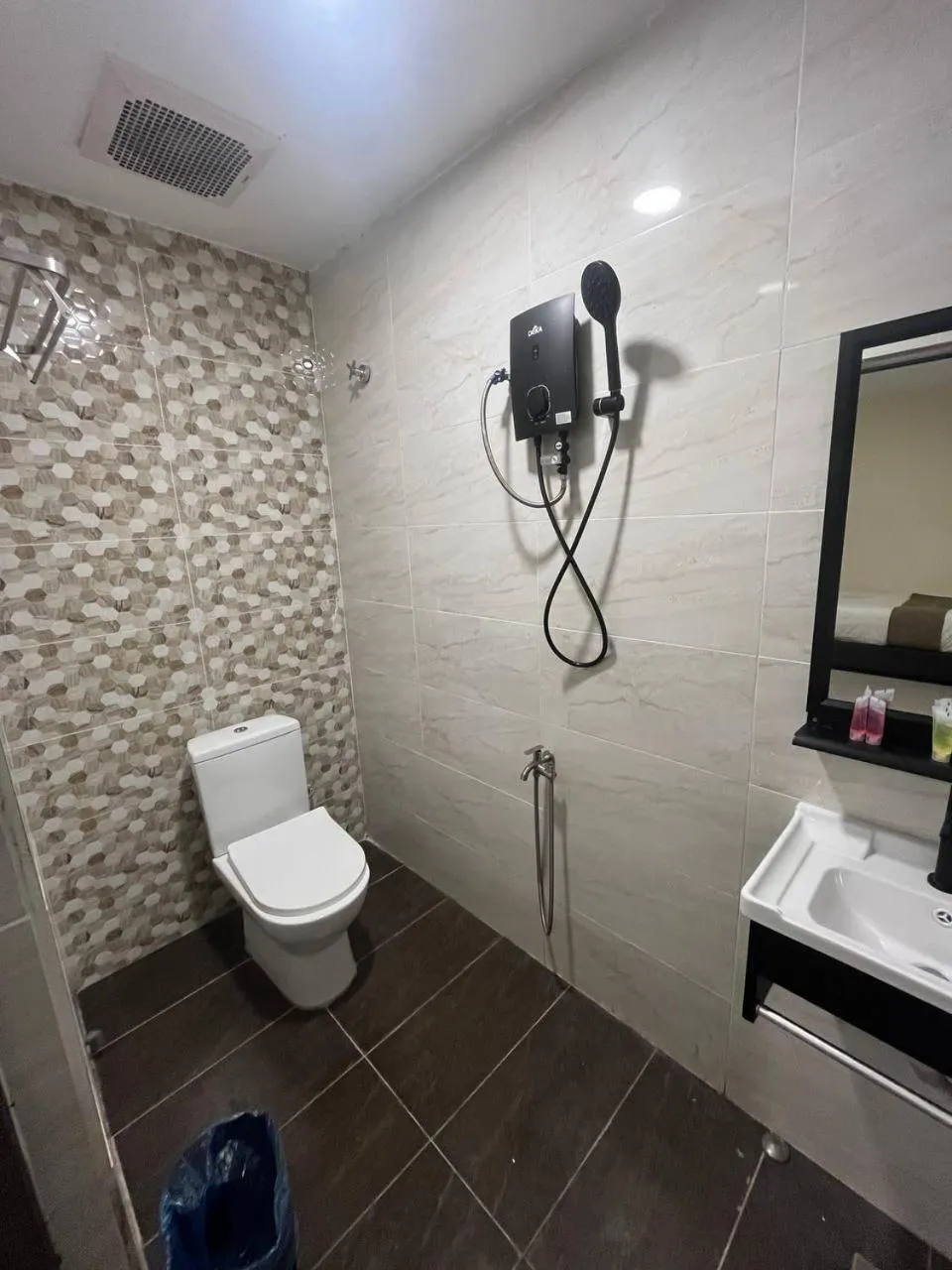 Shower in Enrich Hotel Setia Alam by uBook