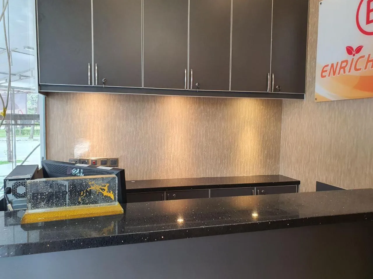 Lobby or reception in Enrich Hotel Setia Alam by uBook