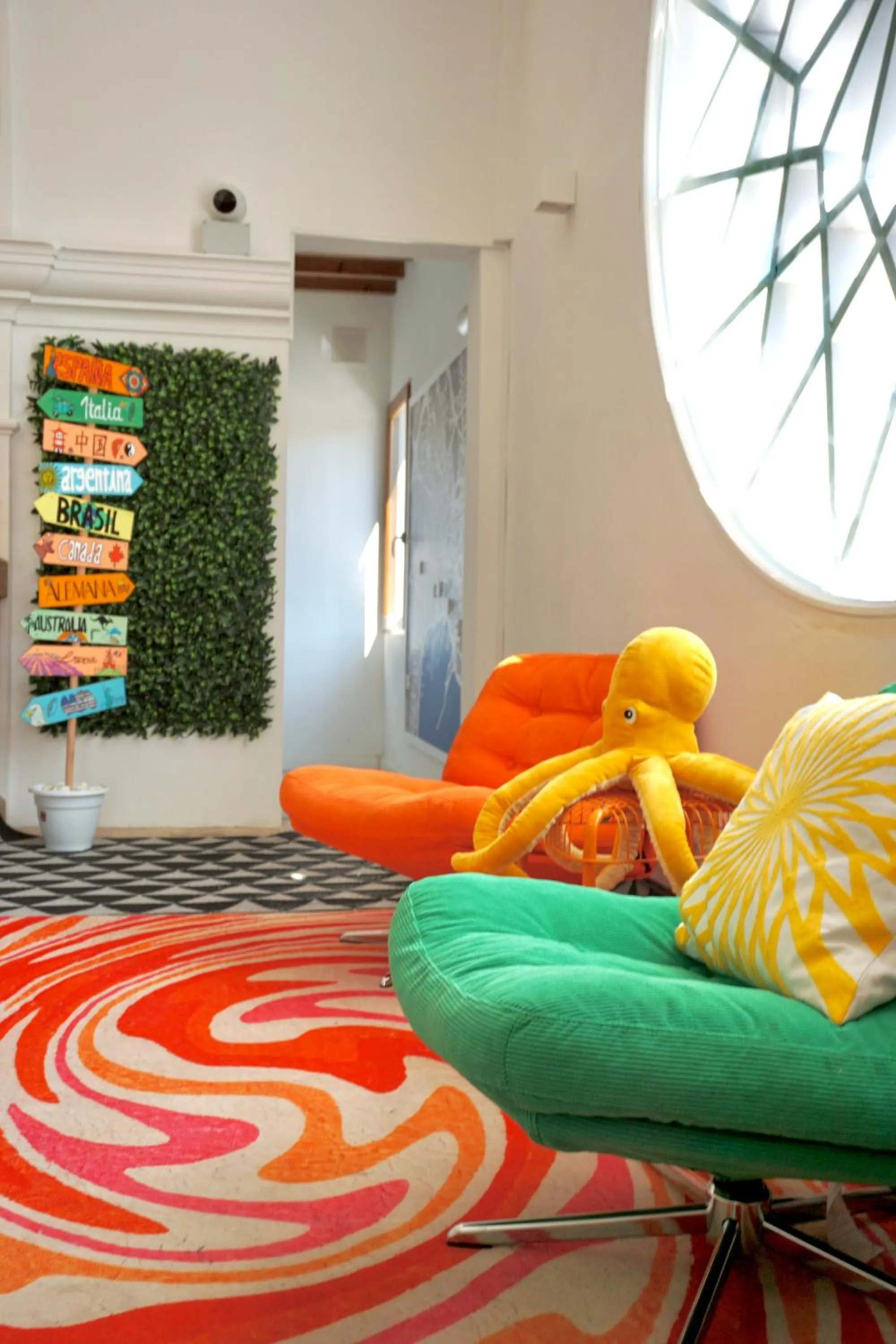 Living room, Bed in Urban Hostel Palma - Albergue Juvenil - Youth Hostel