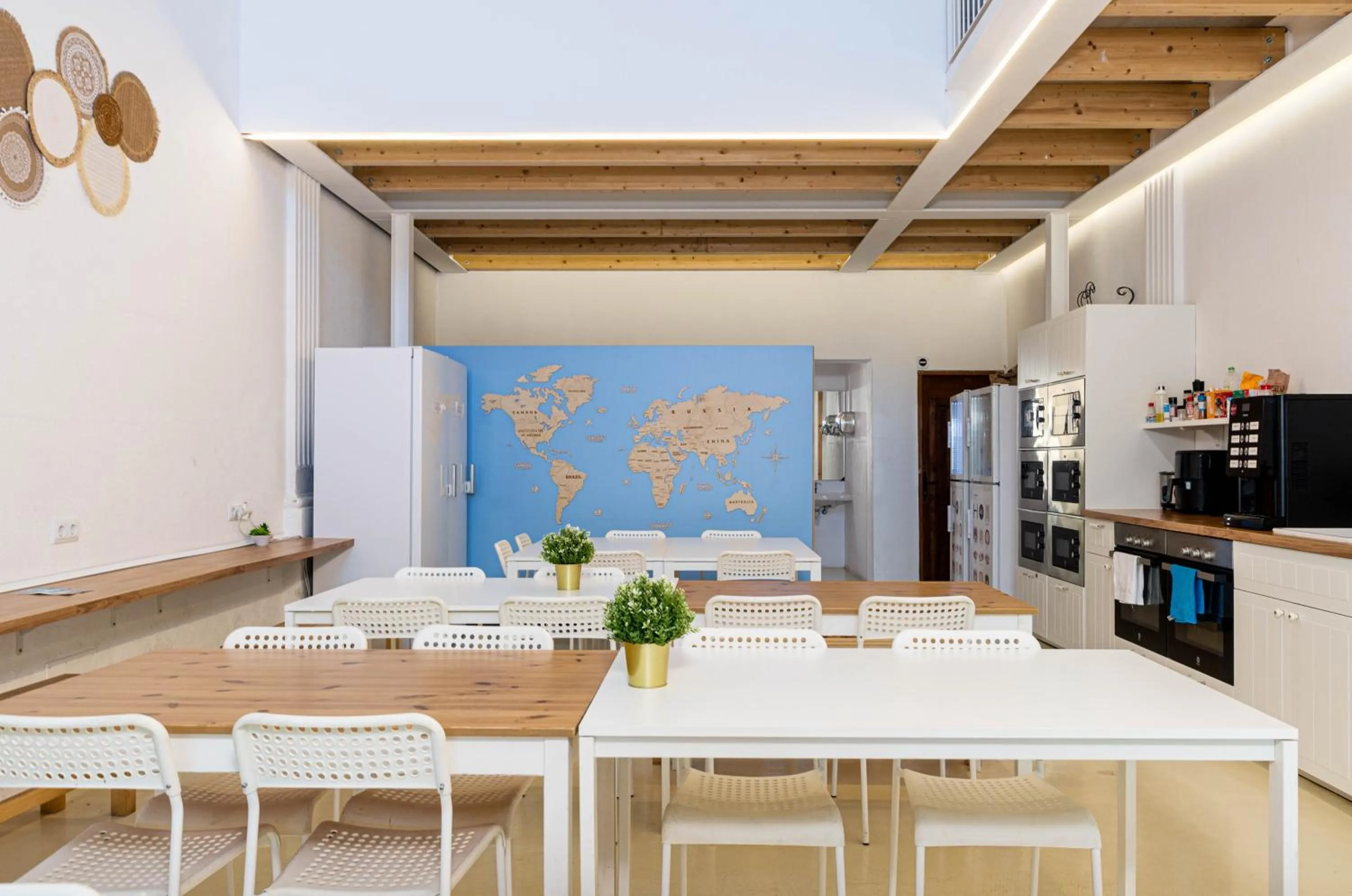 Kitchen or kitchenette in Urban Hostel Palma - Albergue Juvenil - Youth Hostel