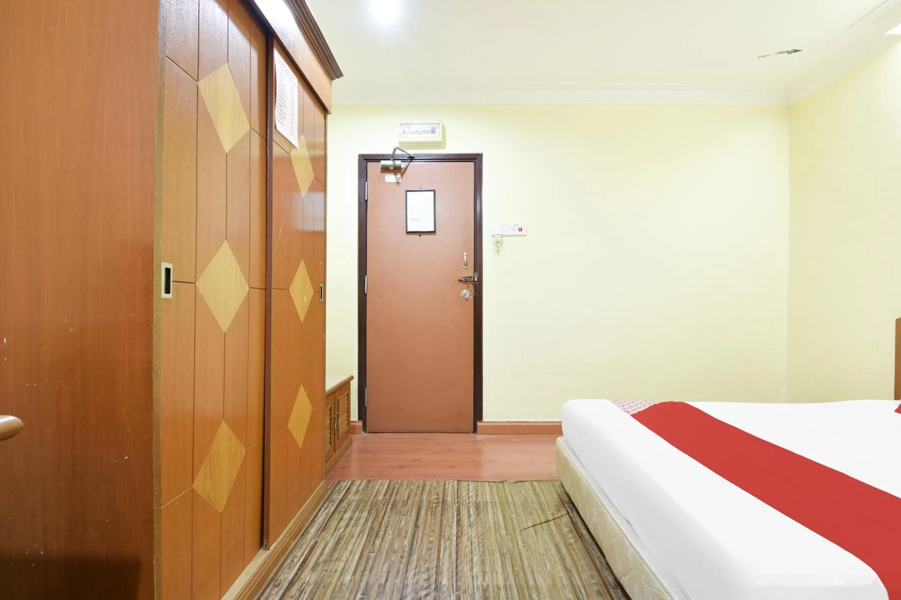 Bedroom, Bed in Hotel O Kota Bharu Near War Museum Formerly Azam Hotel