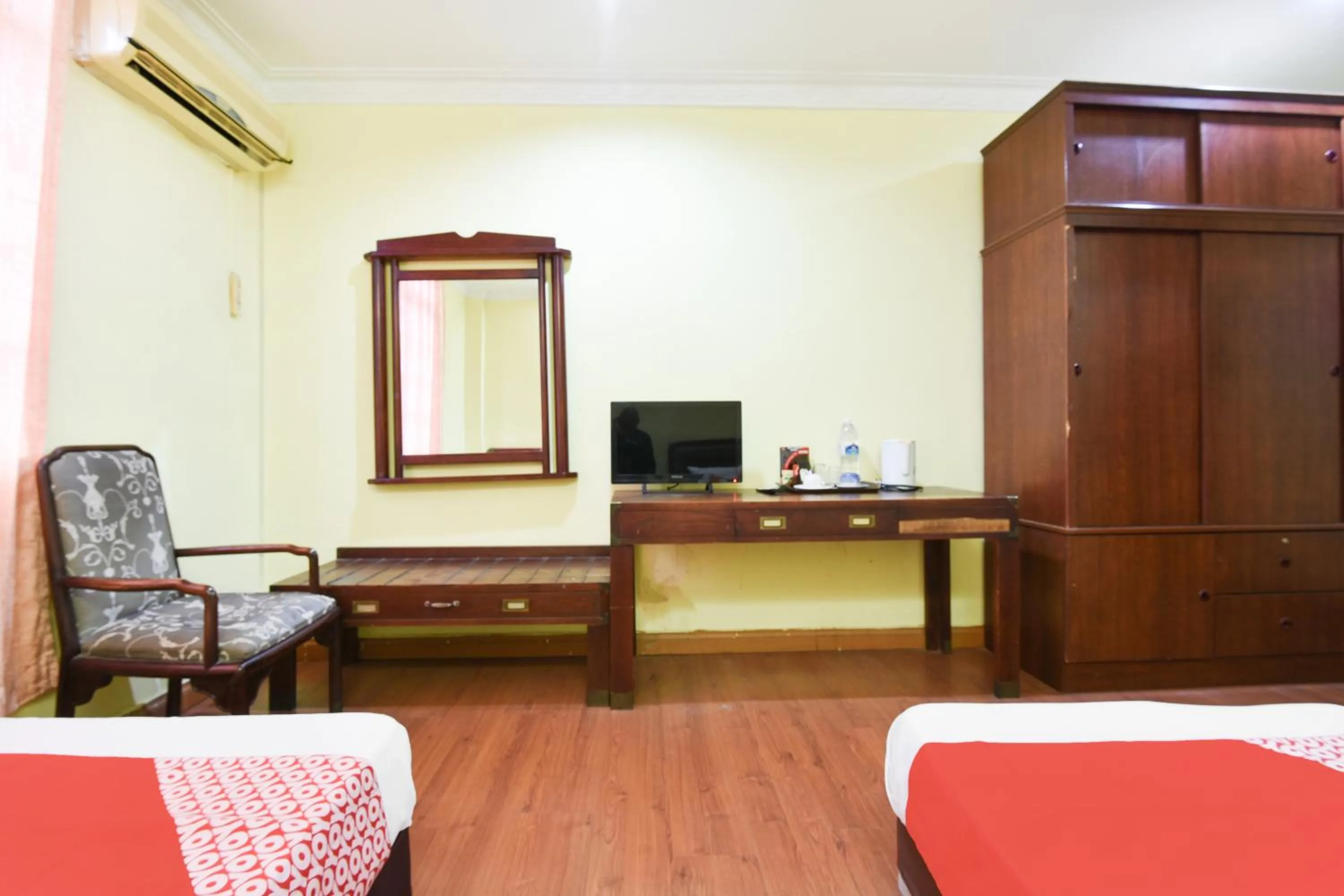 Bedroom, Bed in Hotel O Kota Bharu Near War Museum Formerly Azam Hotel