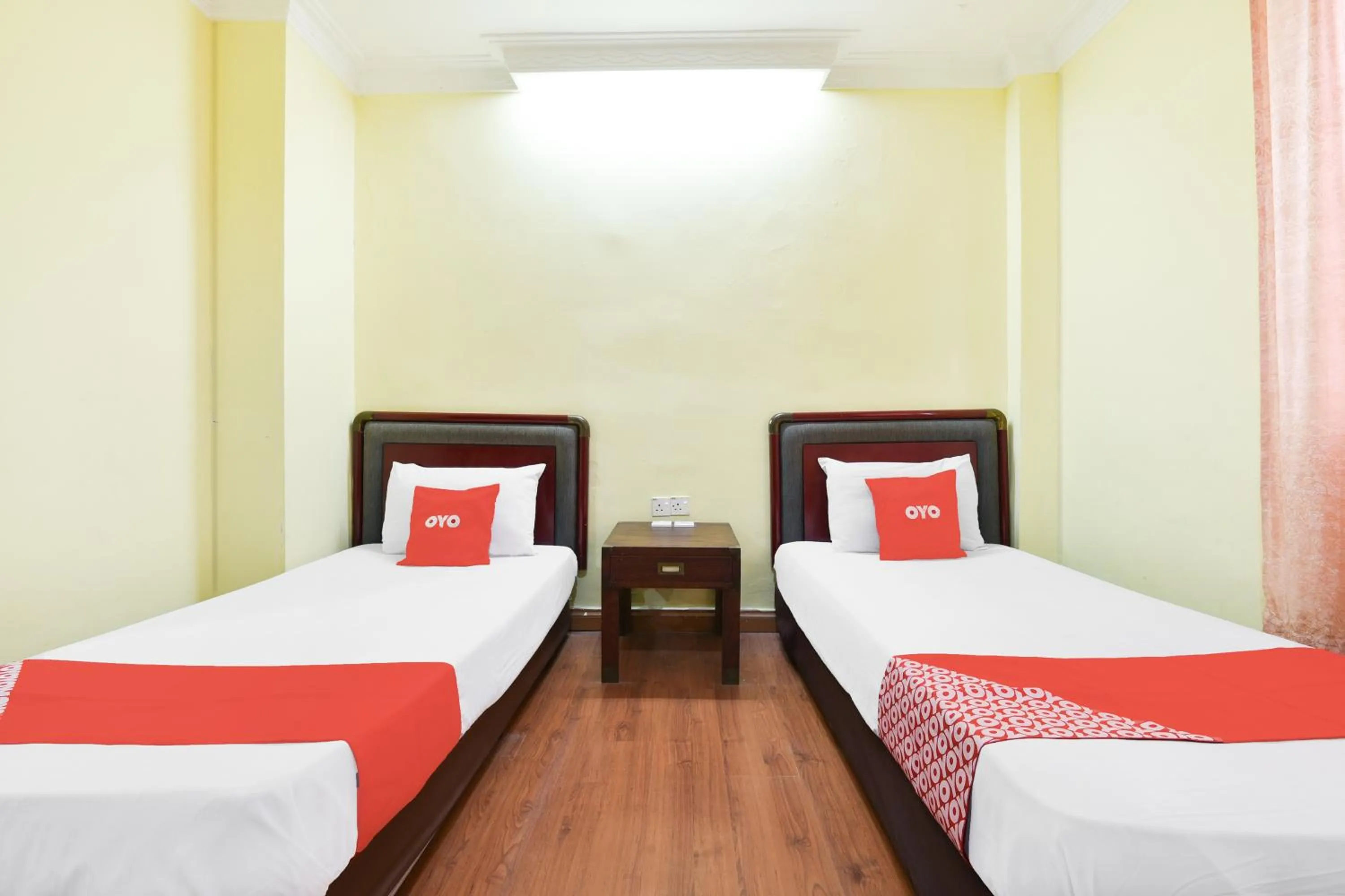 Bedroom, Bed in Hotel O Kota Bharu Near War Museum Formerly Azam Hotel