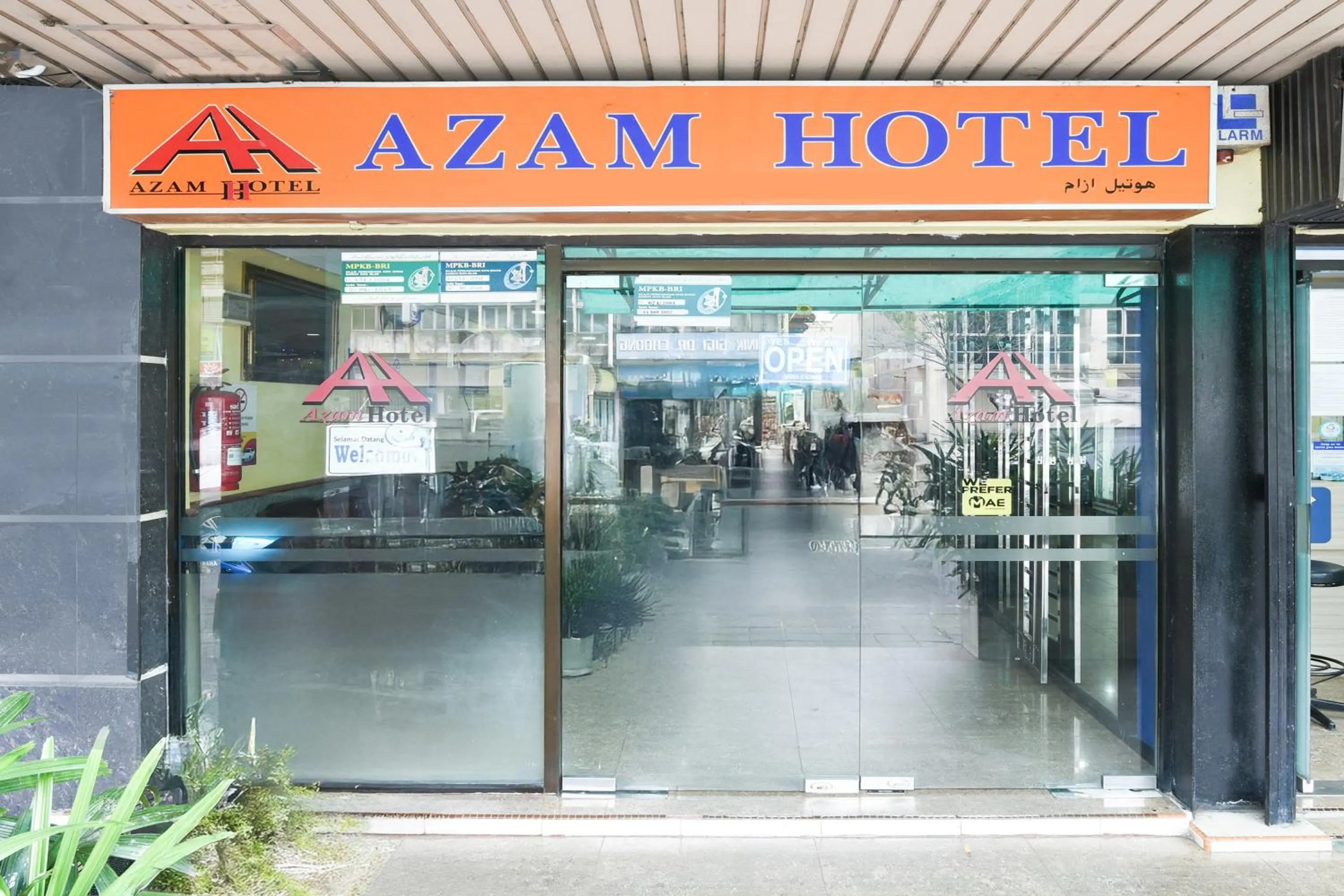 Facade/entrance in Hotel O Kota Bharu Near War Museum Formerly Azam Hotel