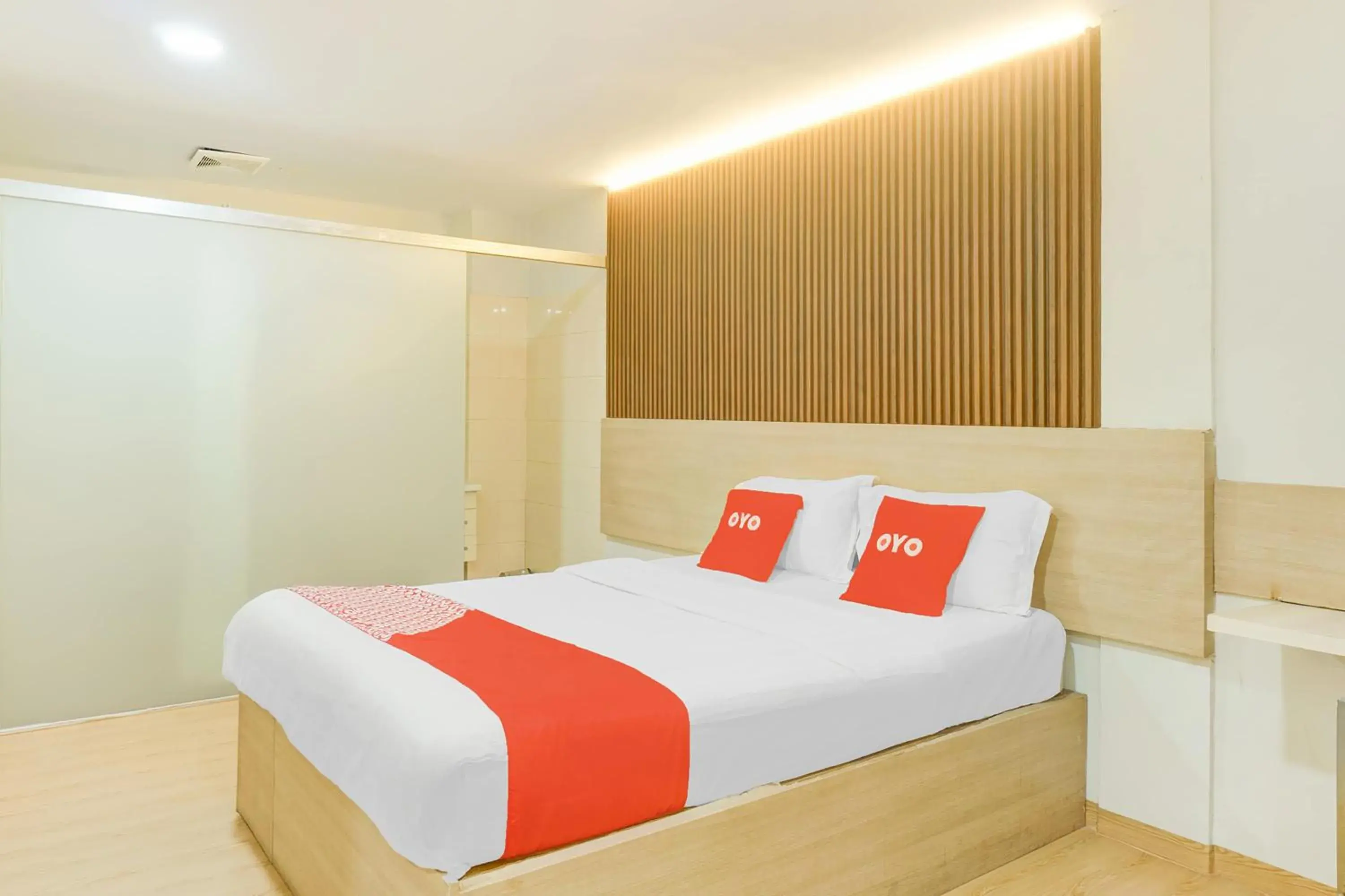 Deluxe Double Room in Hotel O Tanjung Duren Near Mall Citraland Formerly Suba Hotel Deluxe Double Room in Hotel O Tanjung Duren Near Mall Citraland Formerly Suba Hotel