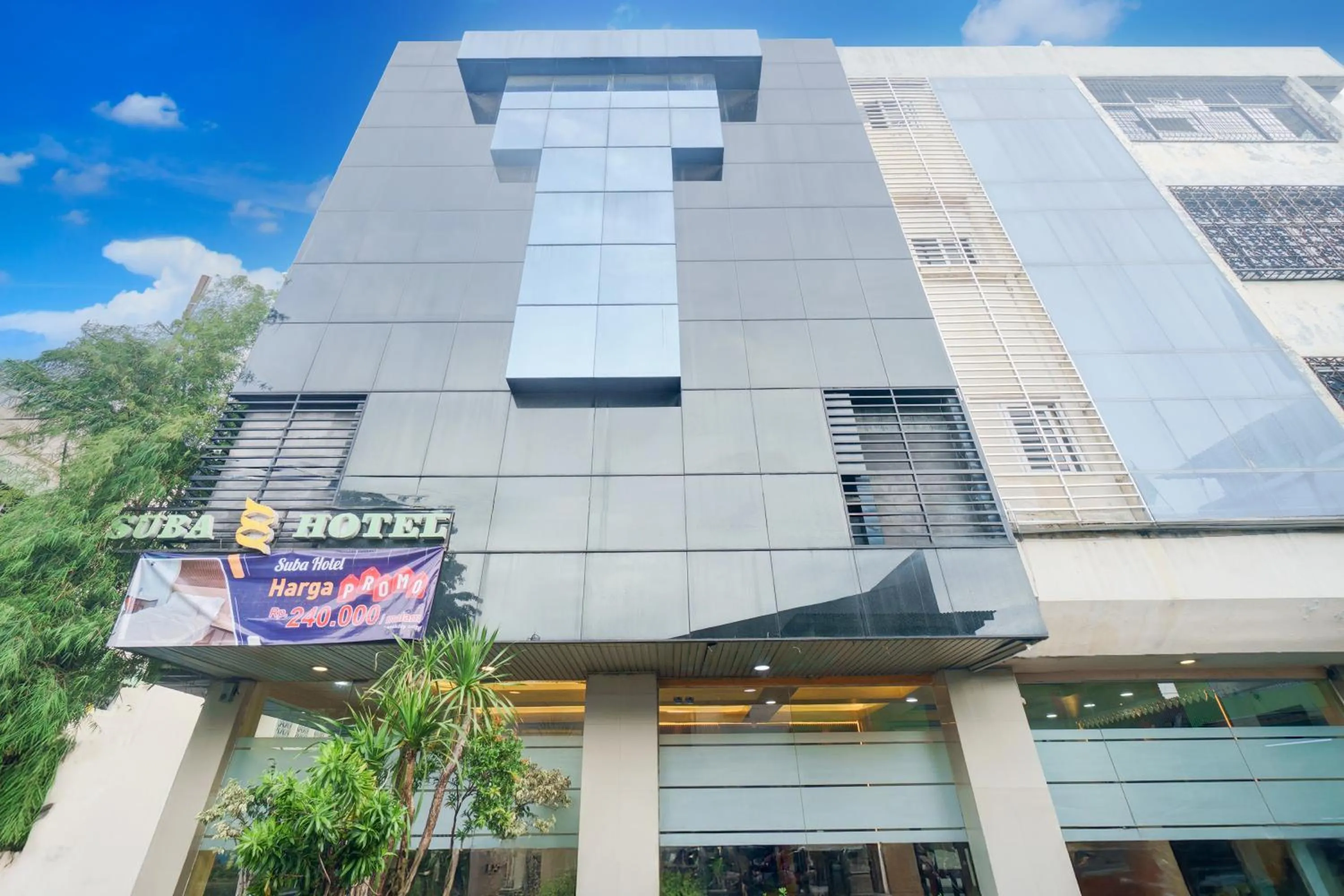 Facade/entrance in Hotel O Tanjung Duren Near Mall Citraland Formerly Suba Hotel