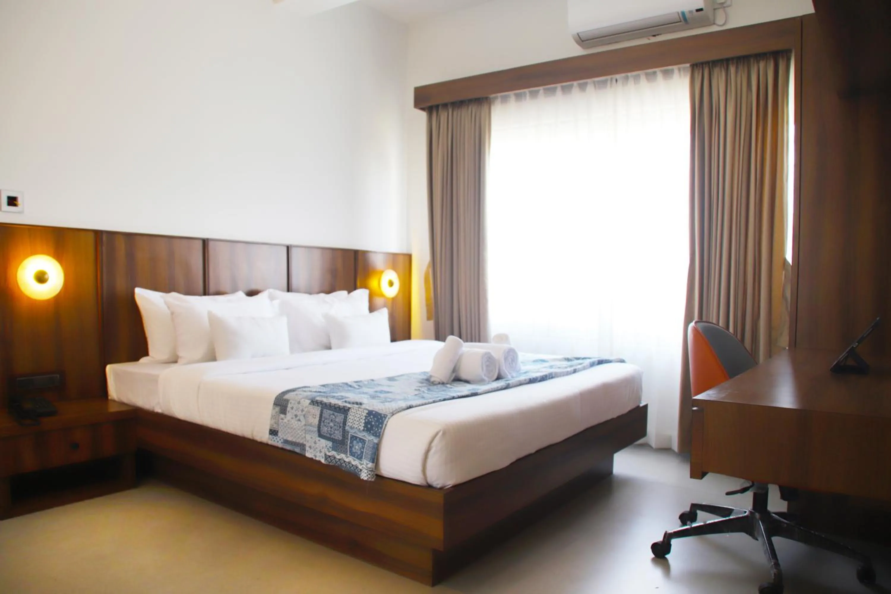 Bed in Hunkal Stays