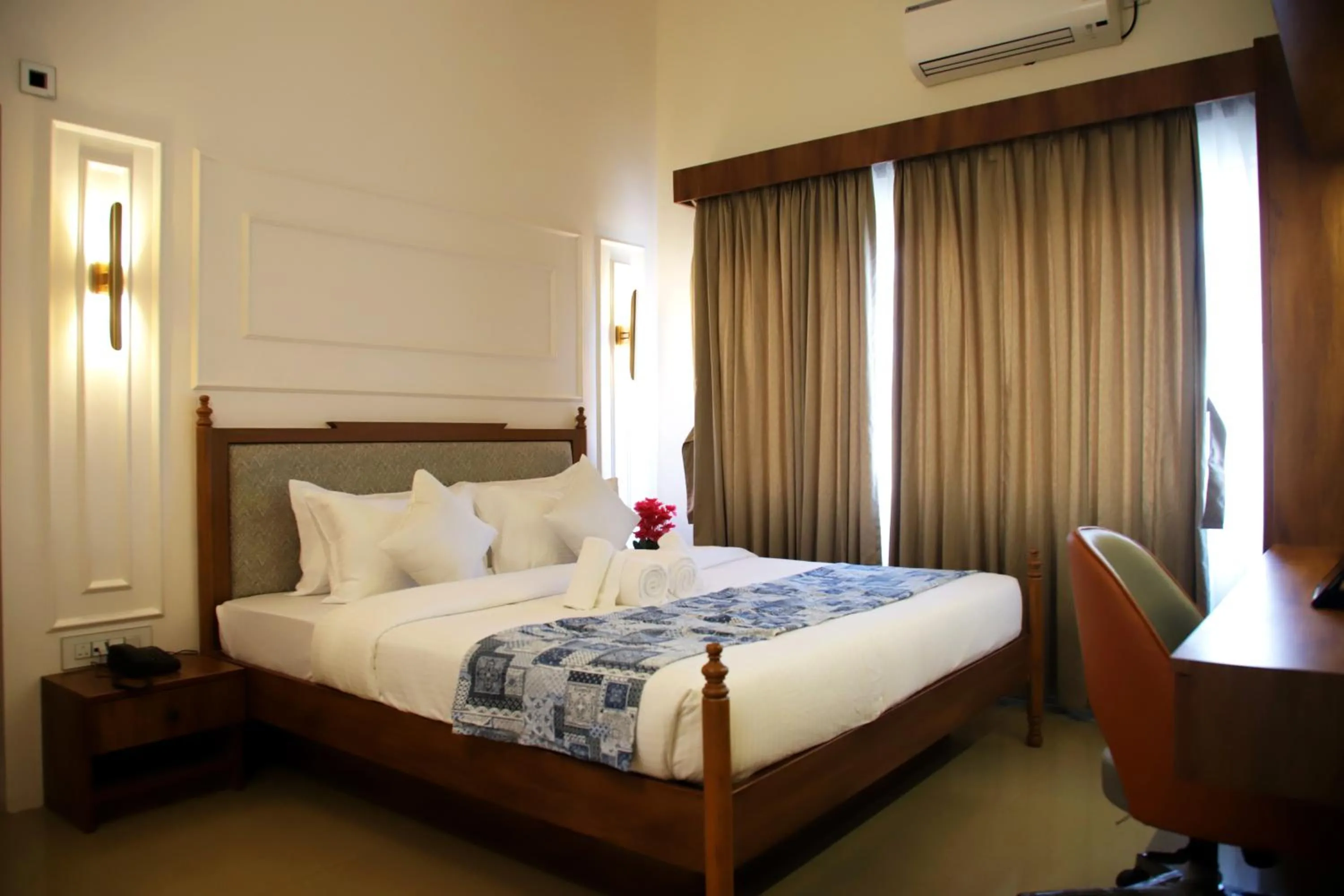 Bed in Hunkal Stays