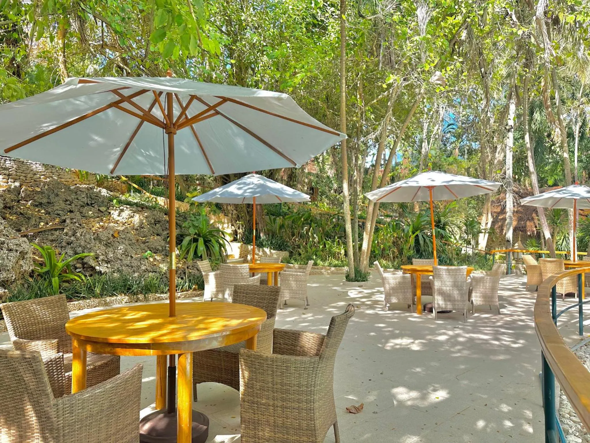 Swimming pool in Coco Sunset Beach Resort