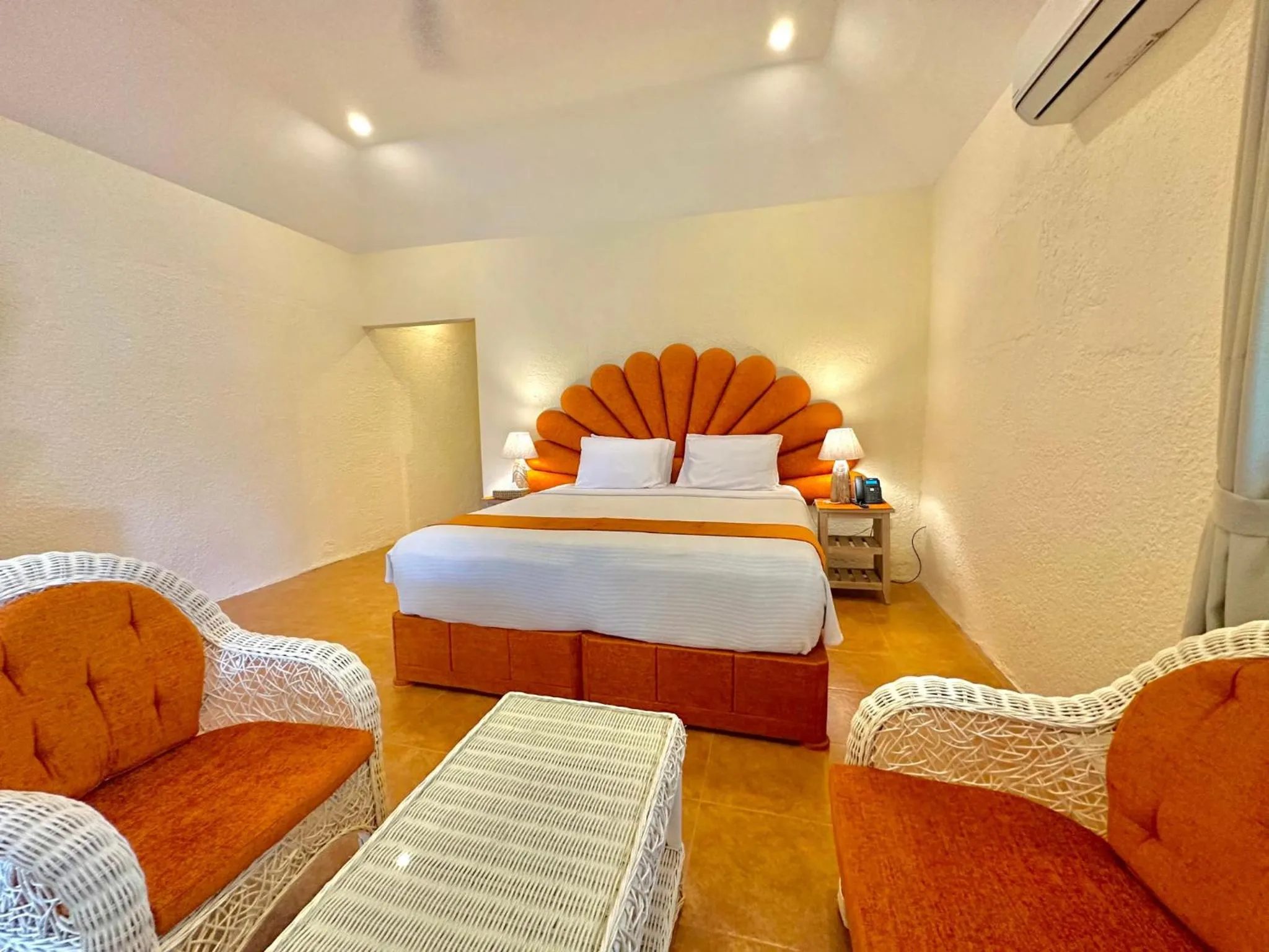 Bedroom, Bed in Coco Sunset Beach Resort