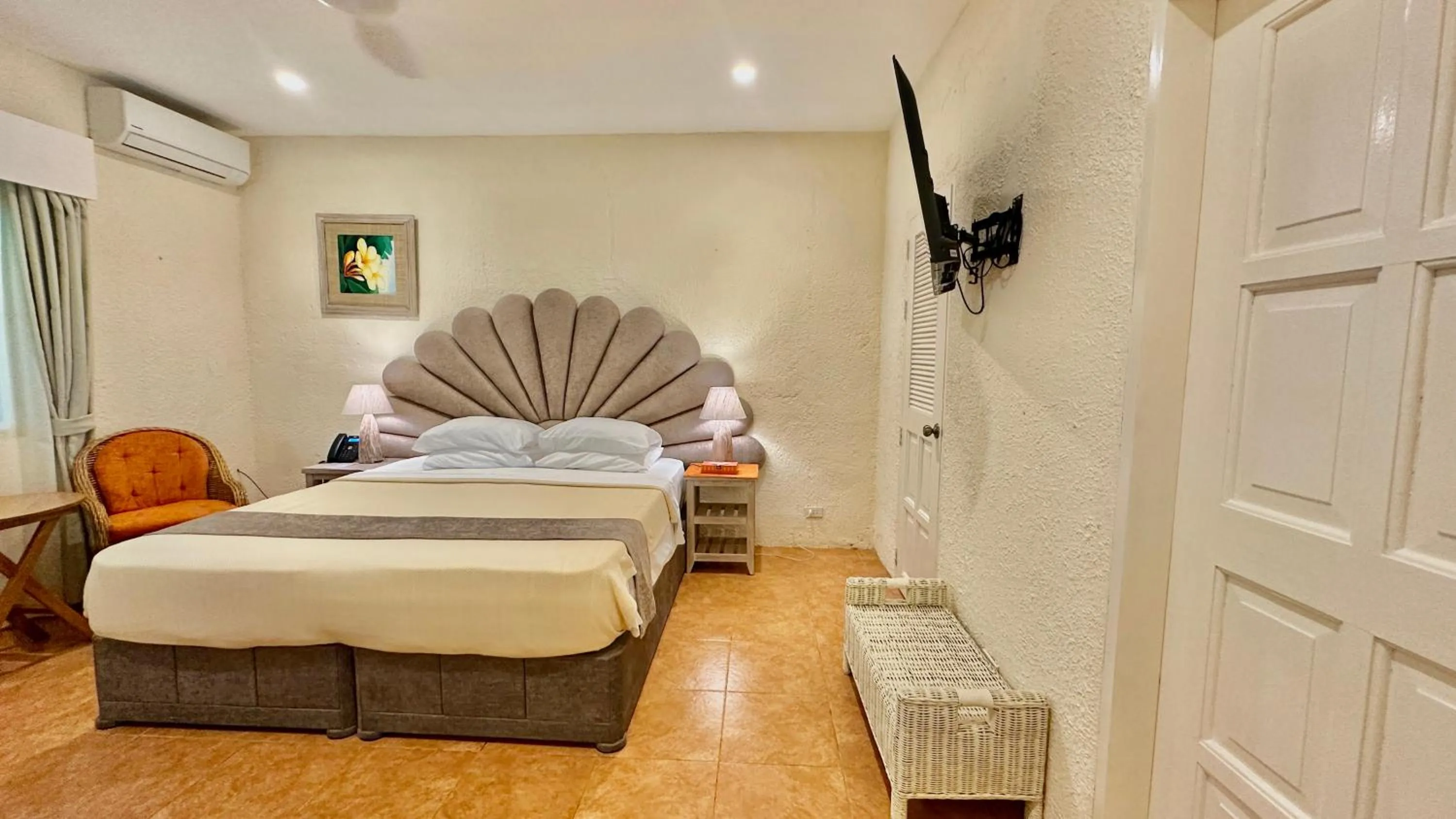 Bedroom, Bed in Coco Sunset Beach Resort