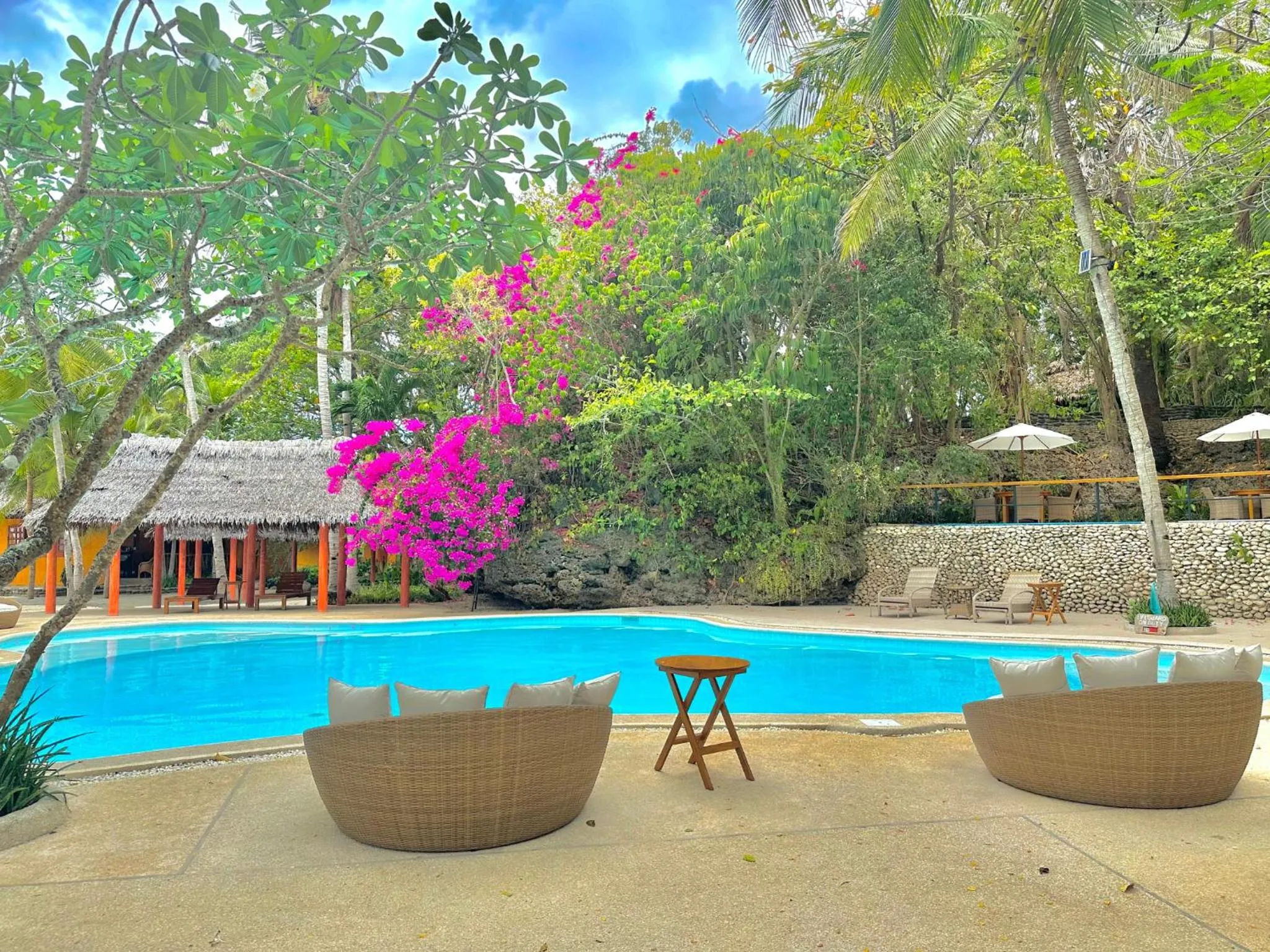 Swimming pool in Coco Sunset Beach Resort