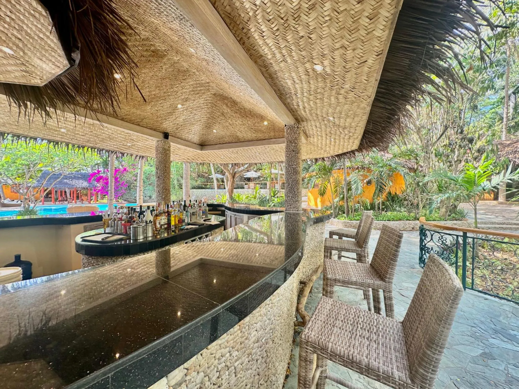 Lounge or bar in Coco Sunset Beach Resort