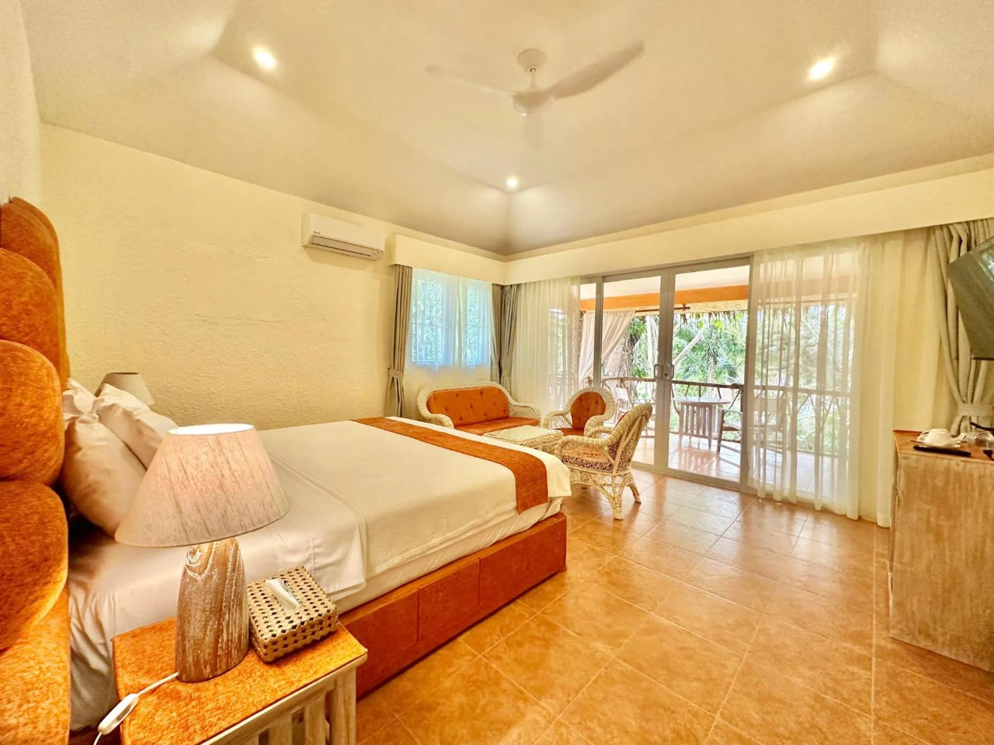 Bedroom, Bed in Coco Sunset Beach Resort