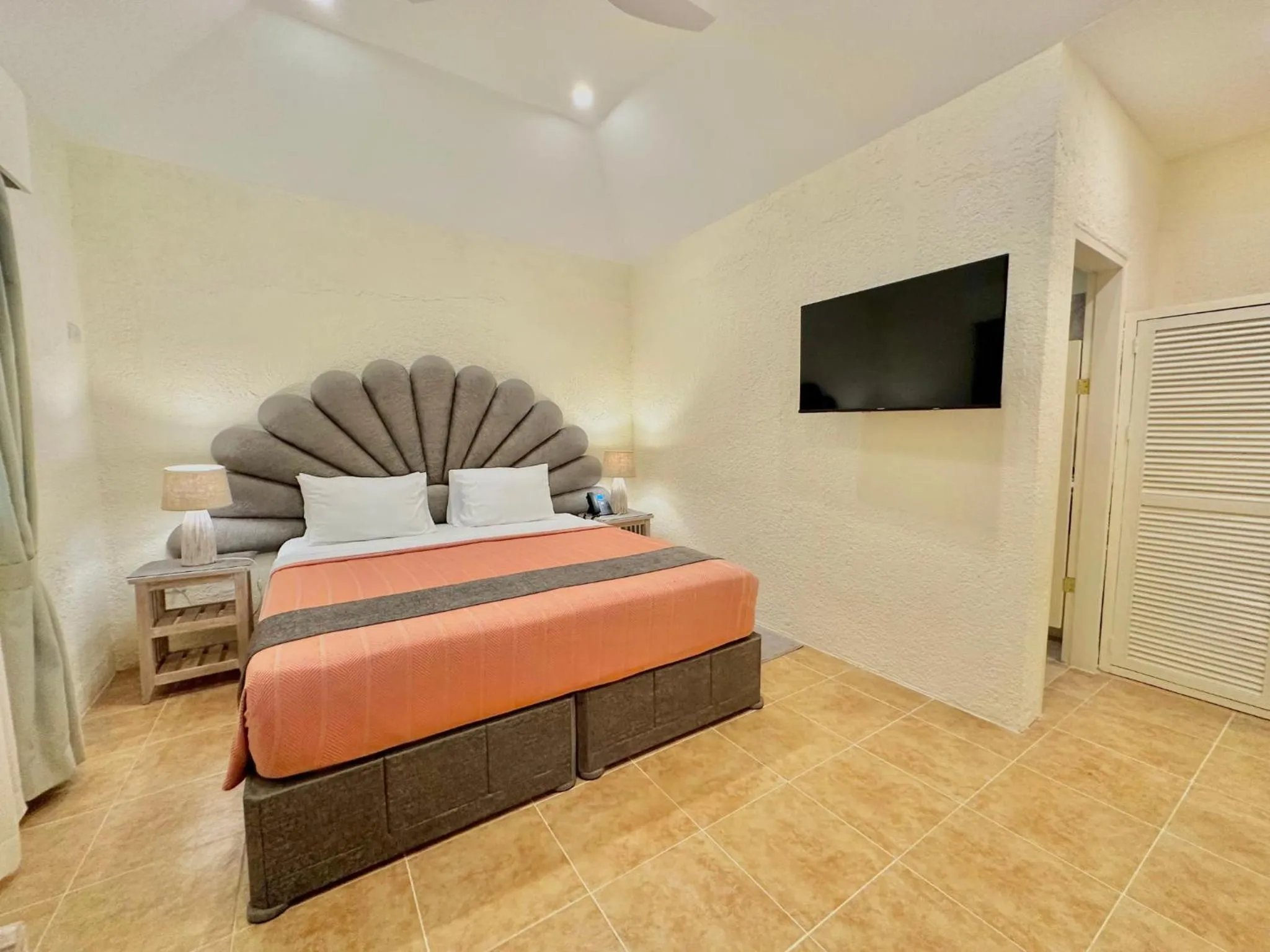 Bedroom, Bed in Coco Sunset Beach Resort