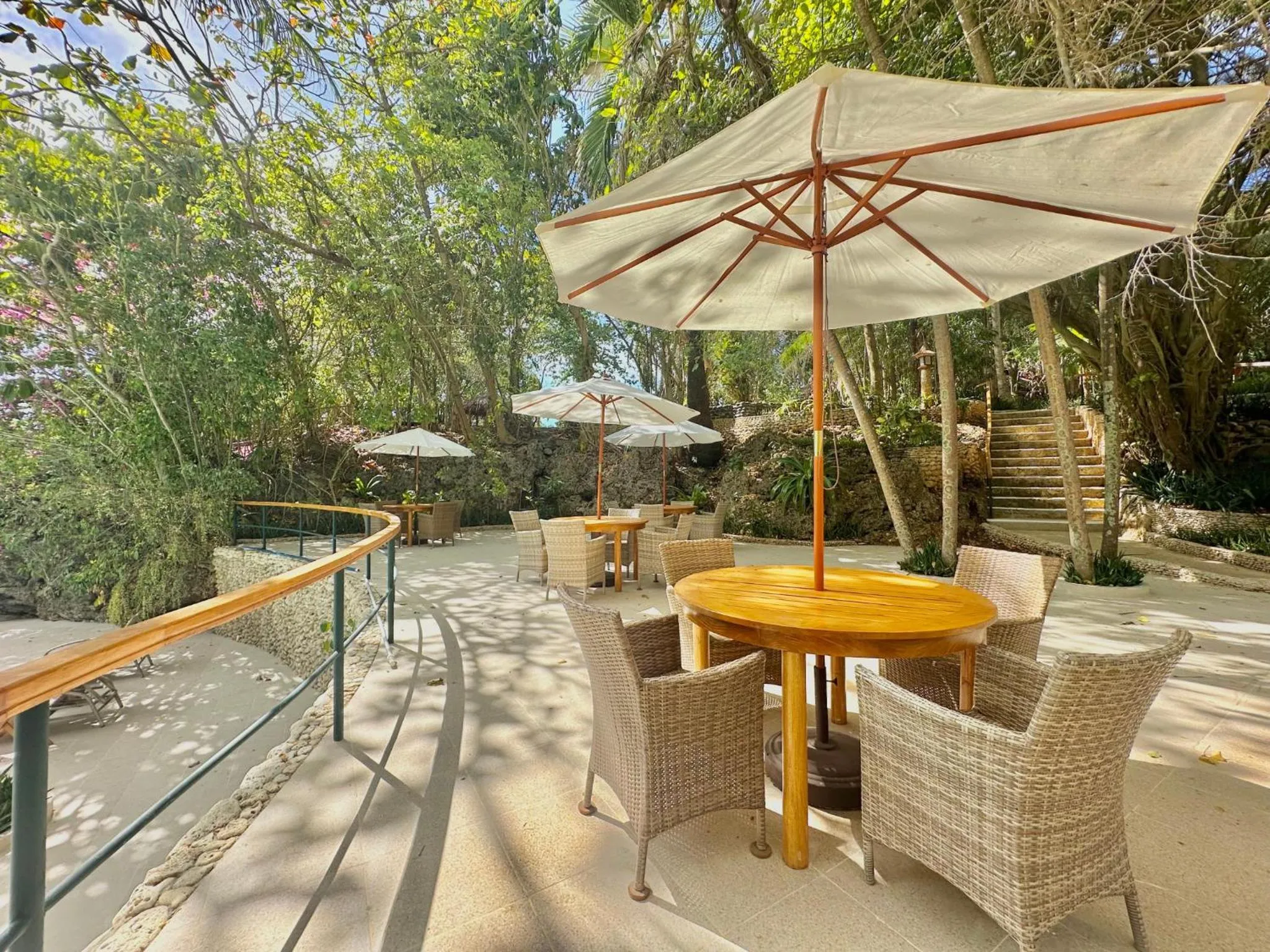 Swimming pool in Coco Sunset Beach Resort