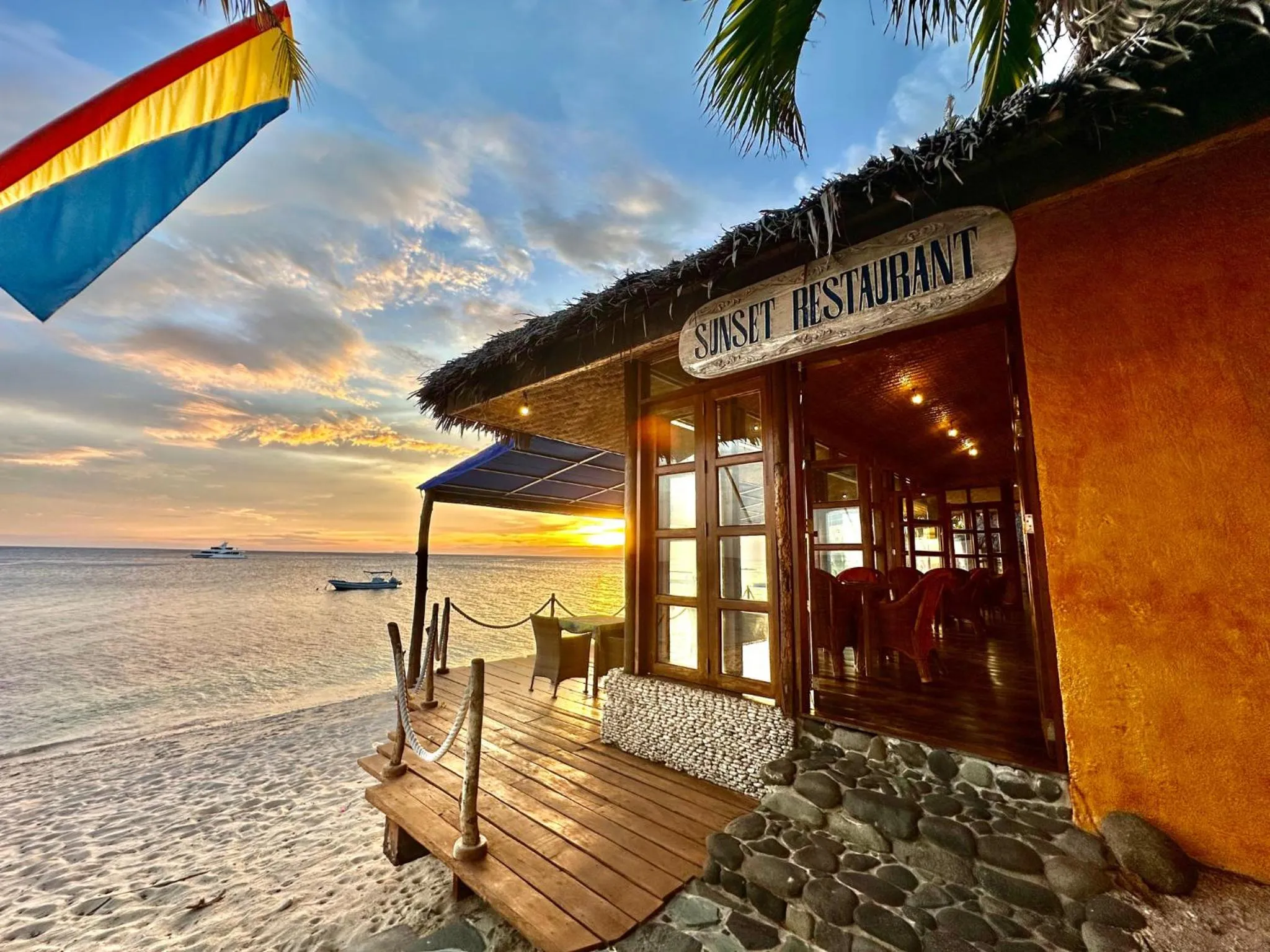 Restaurant/places to eat in Coco Sunset Beach Resort