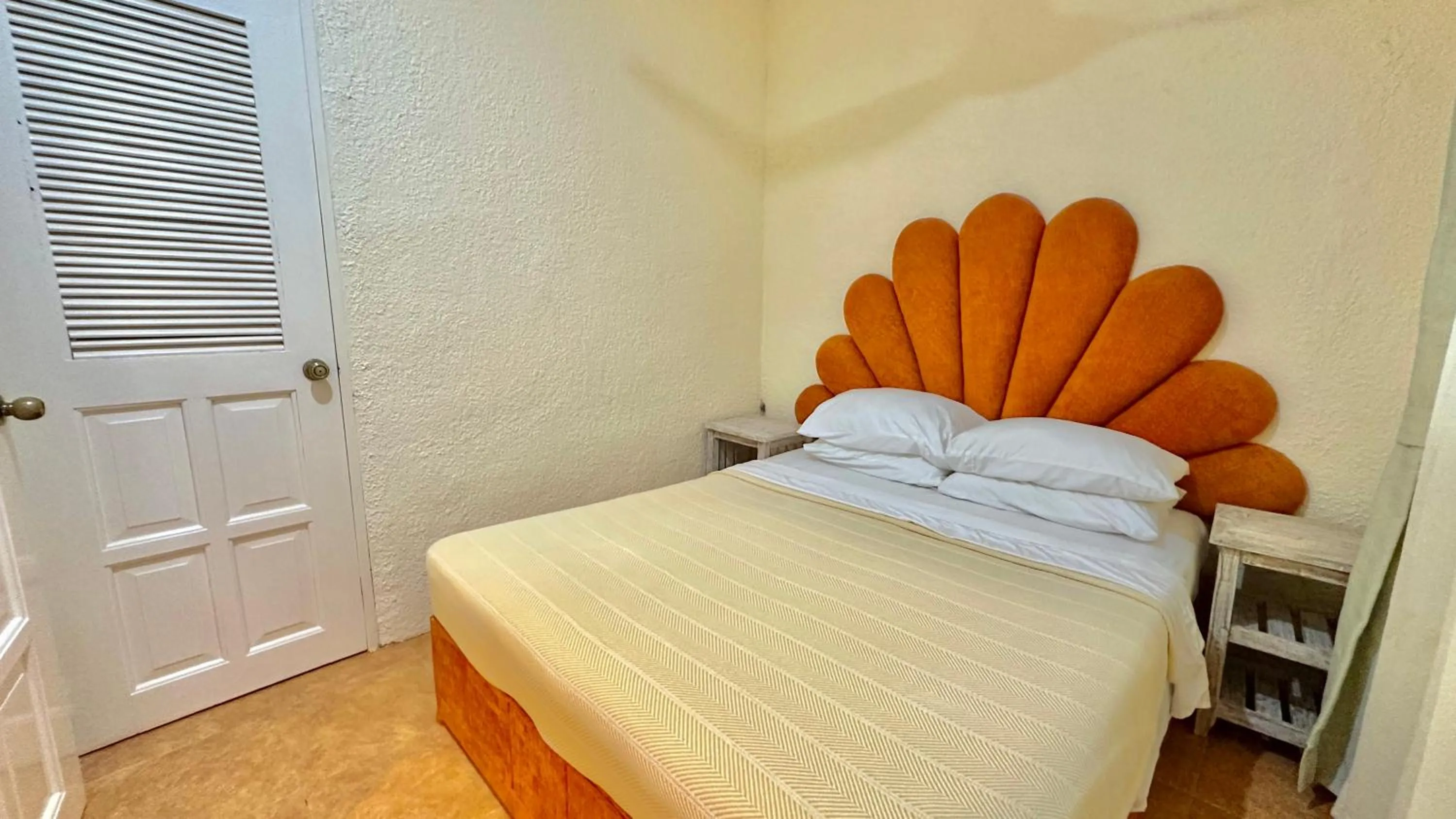 Bedroom, Bed in Coco Sunset Beach Resort