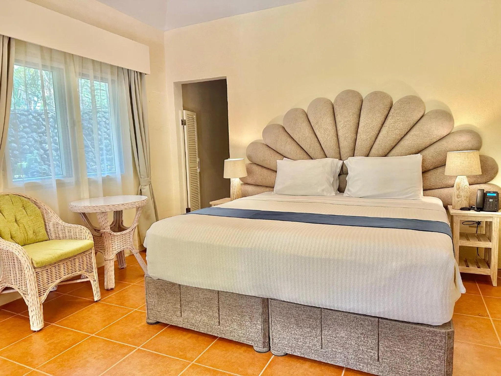 Bedroom, Bed in Coco Sunset Beach Resort