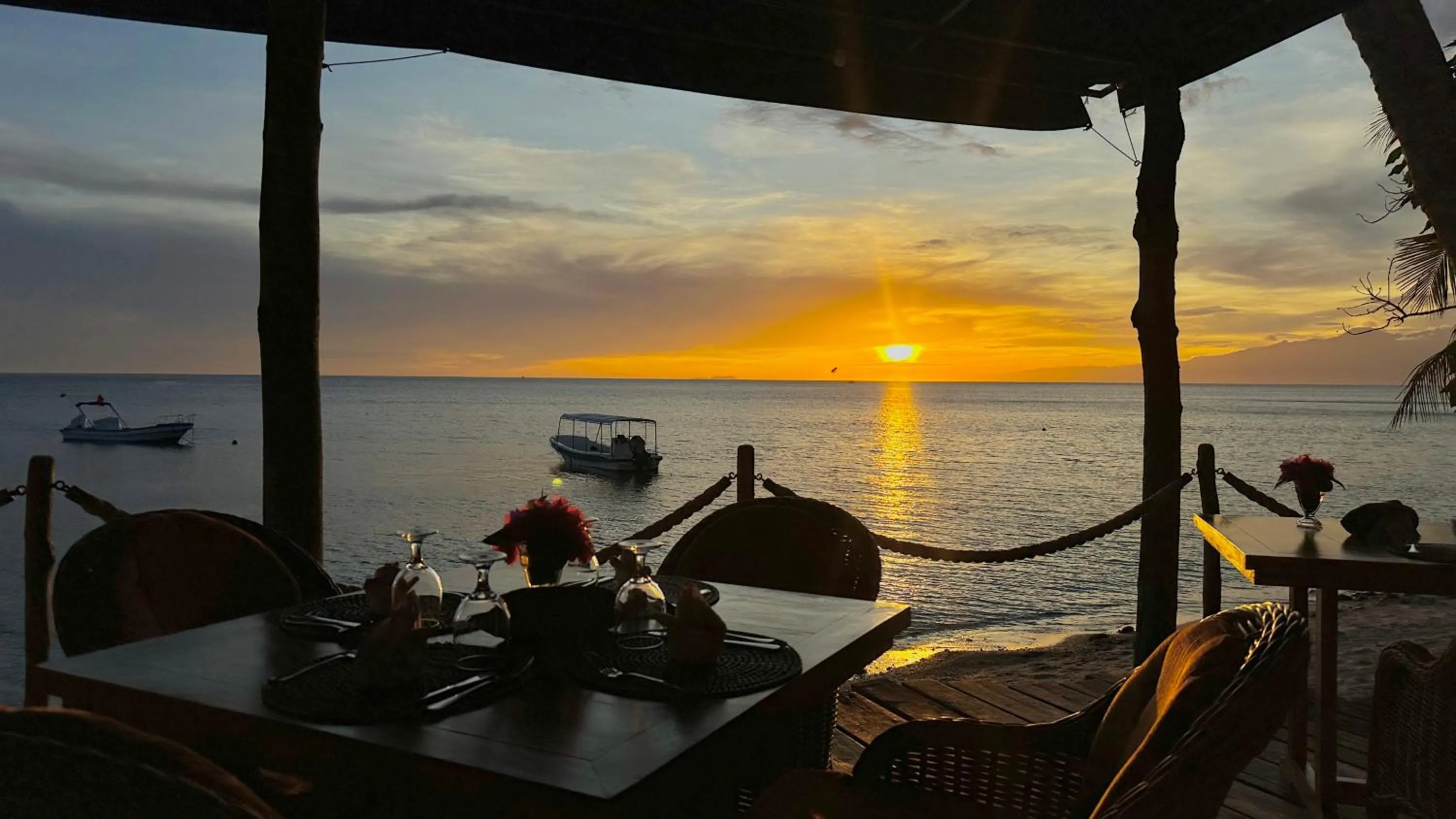 Restaurant/places to eat in Coco Sunset Beach Resort