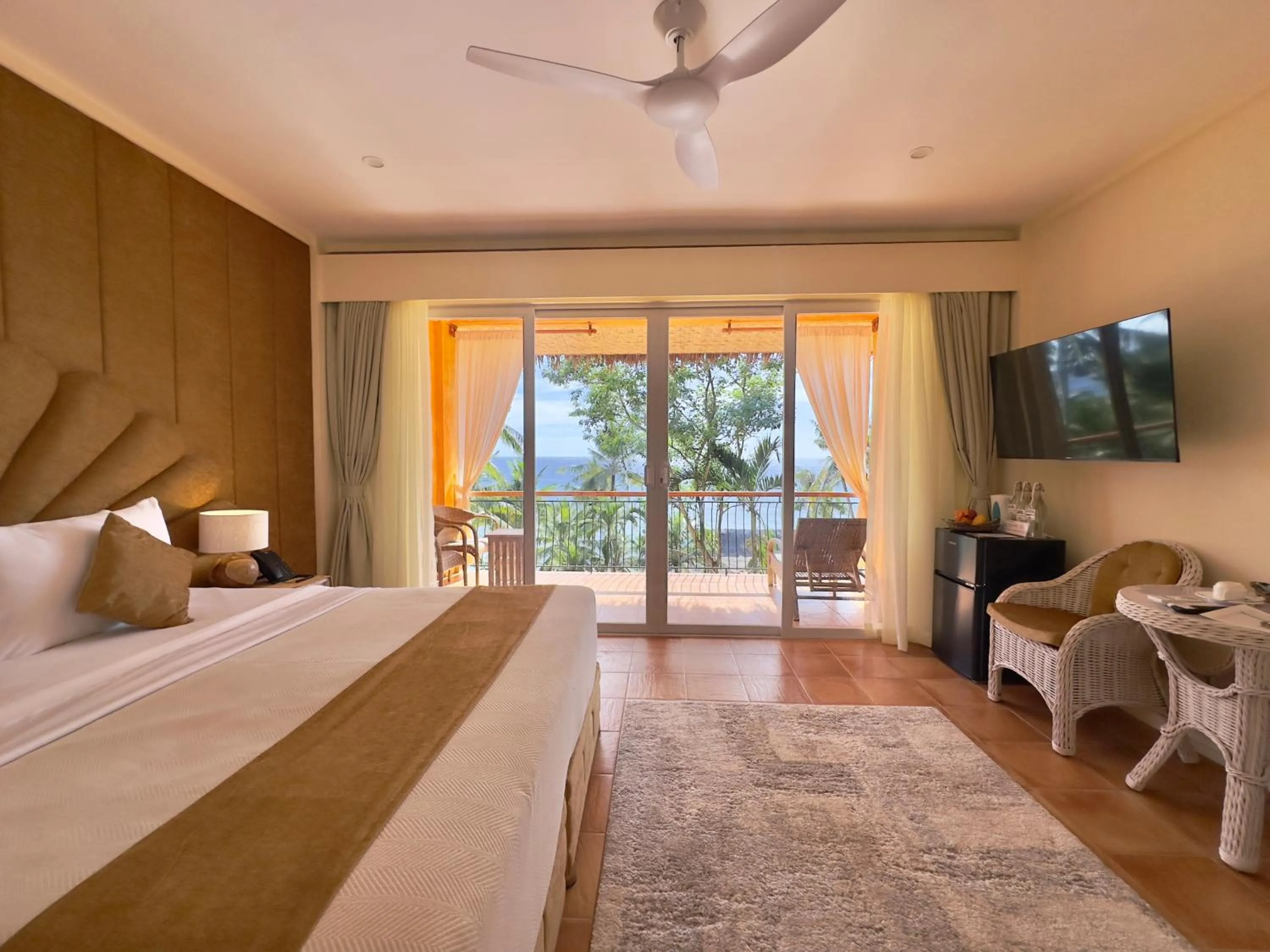 Bedroom, Bed in Coco Sunset Beach Resort