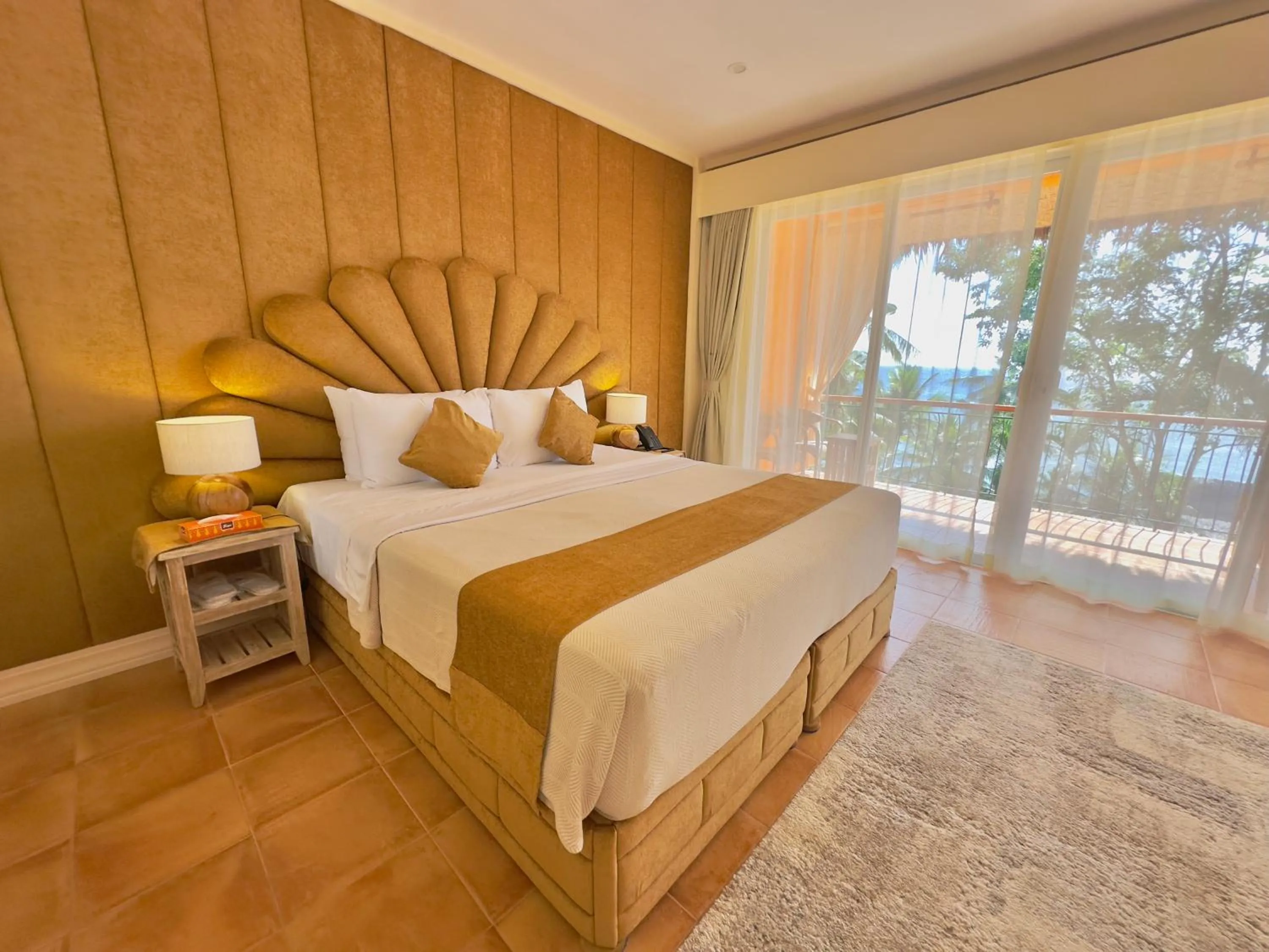 Bedroom, Bed in Coco Sunset Beach Resort