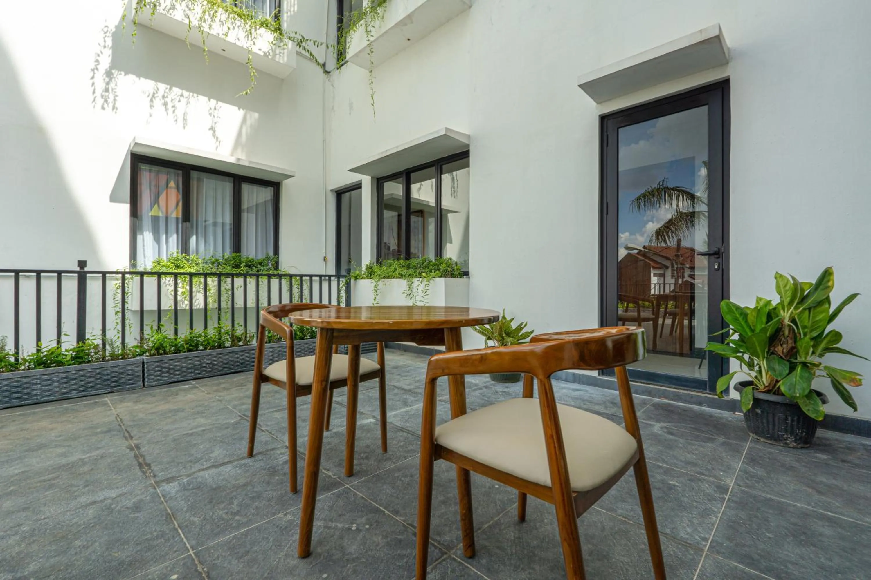 Balcony/Terrace in Svarnabumi Hotel