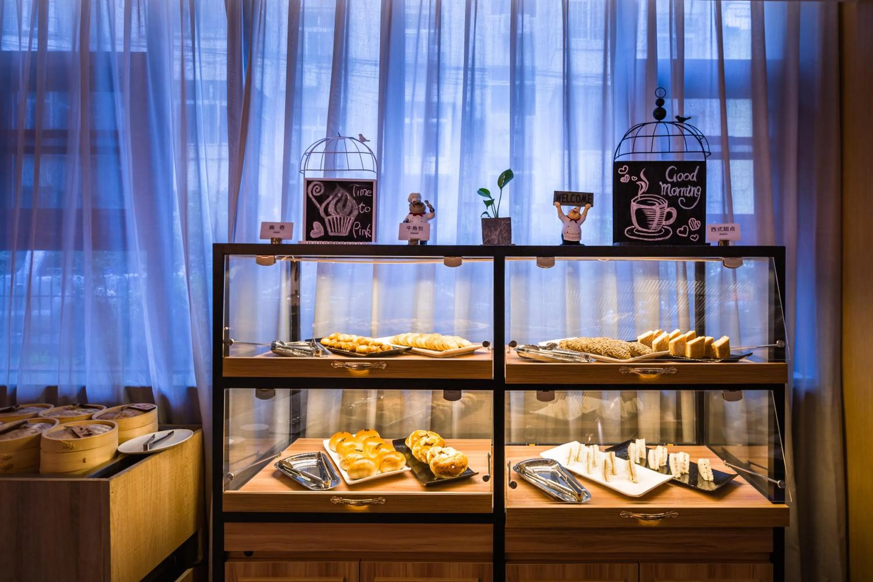 Restaurant/places to eat in Atour Hotel Qingdao May Fourth Square Yunxiao Road