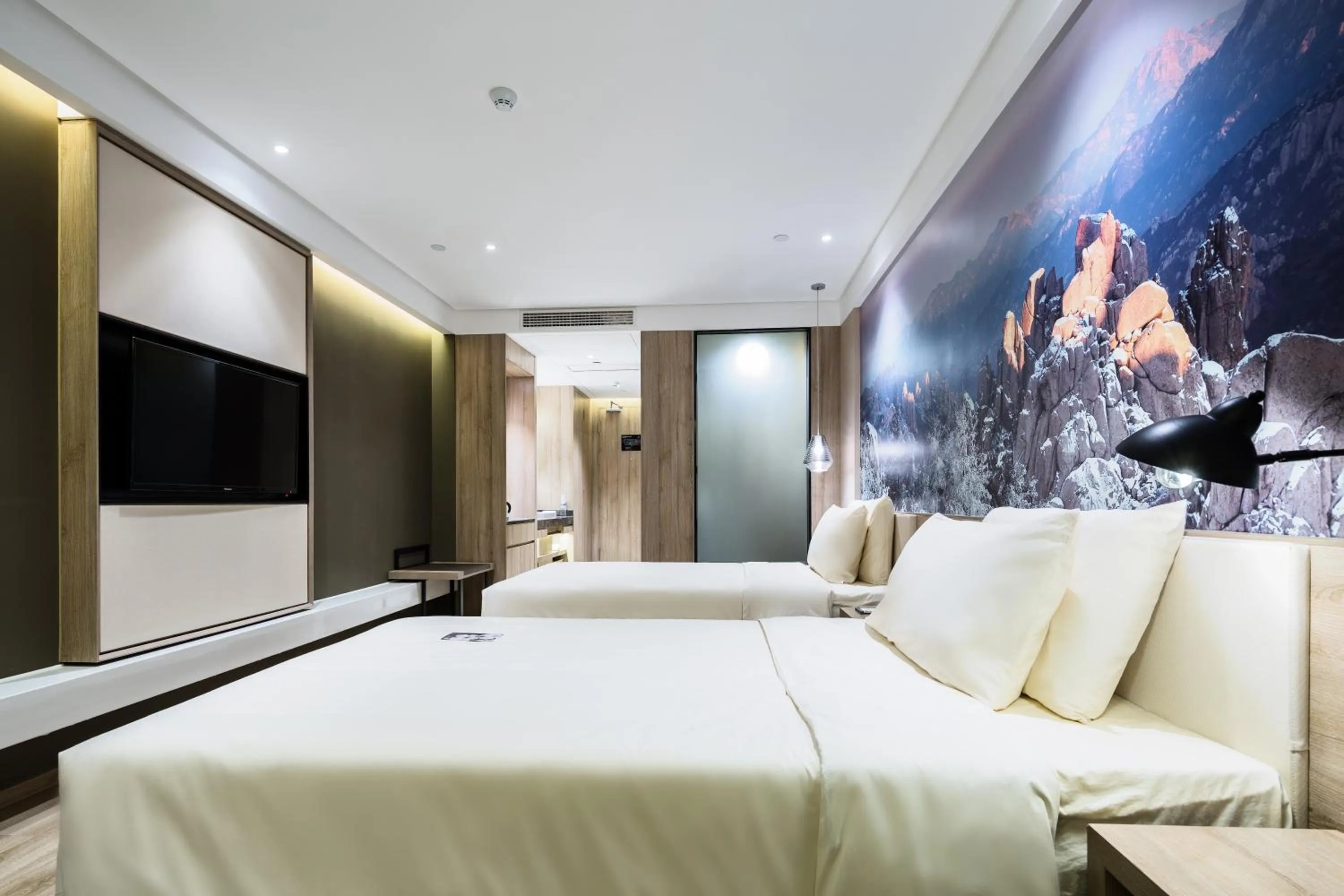 Bedroom, Bed in Atour Hotel Qingdao May Fourth Square Yunxiao Road