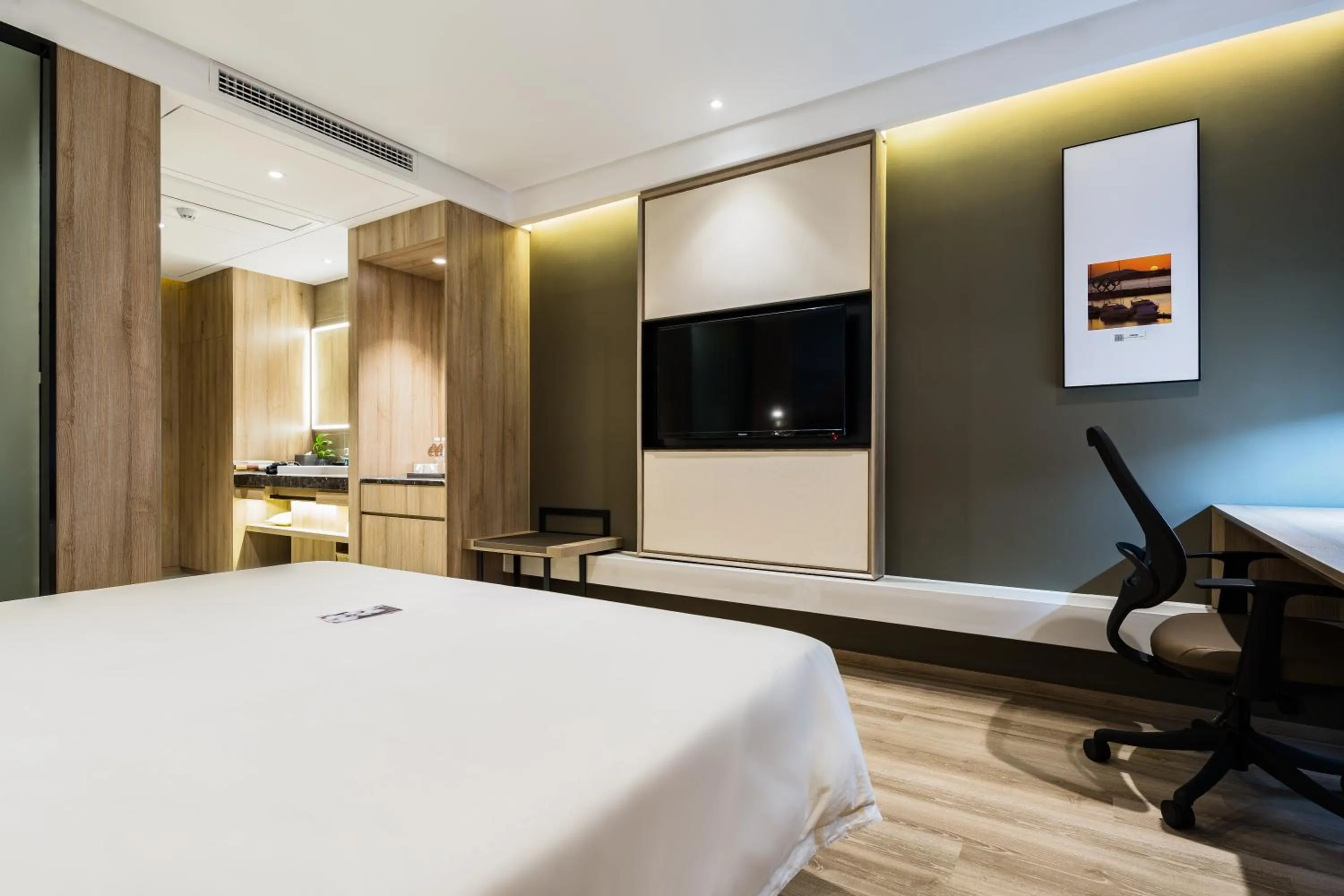 TV and multimedia, Bed in Atour Hotel Qingdao May Fourth Square Yunxiao Road