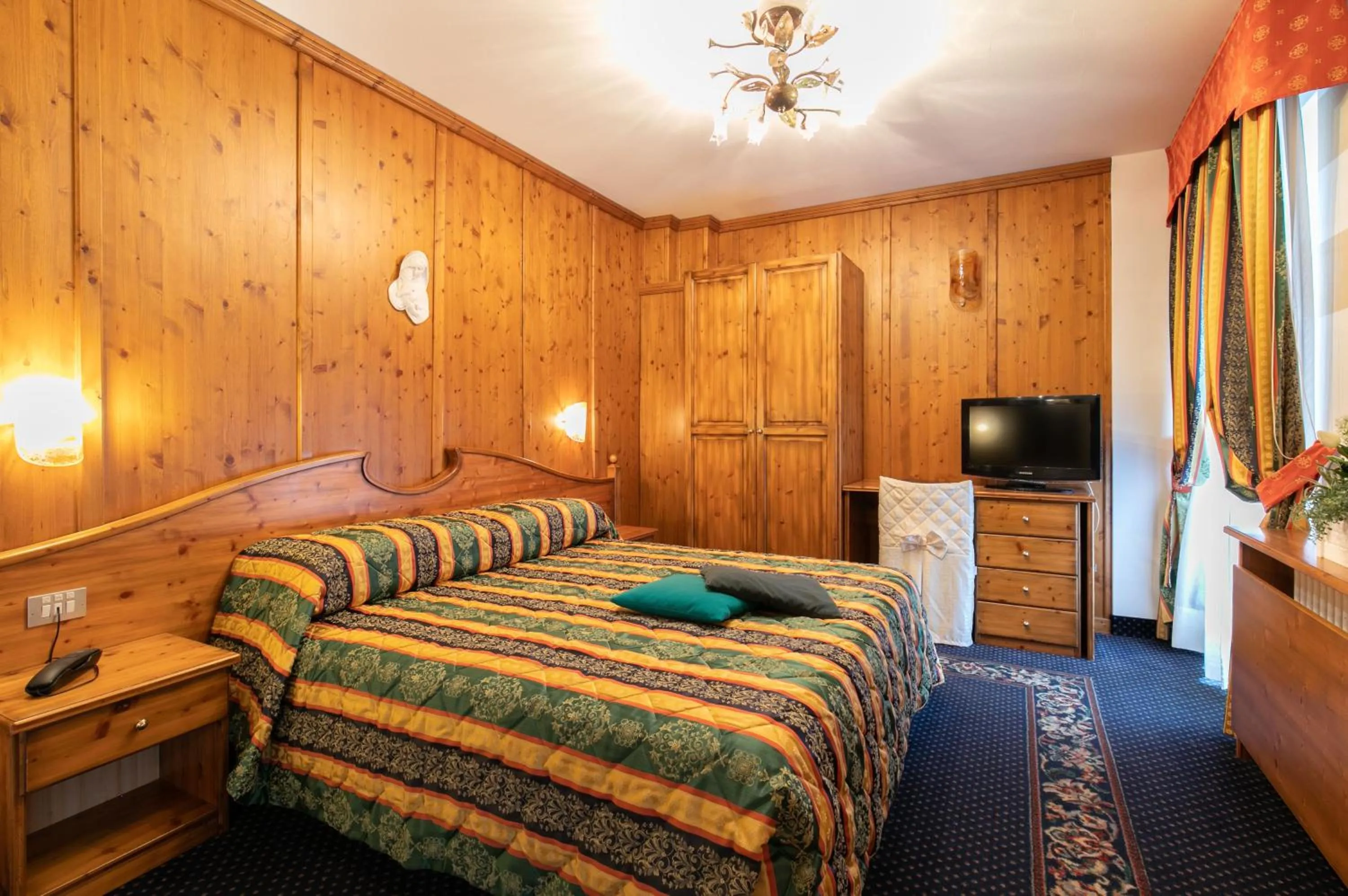 Bed in G. Hotel Des Alpes (Classic since 1912)