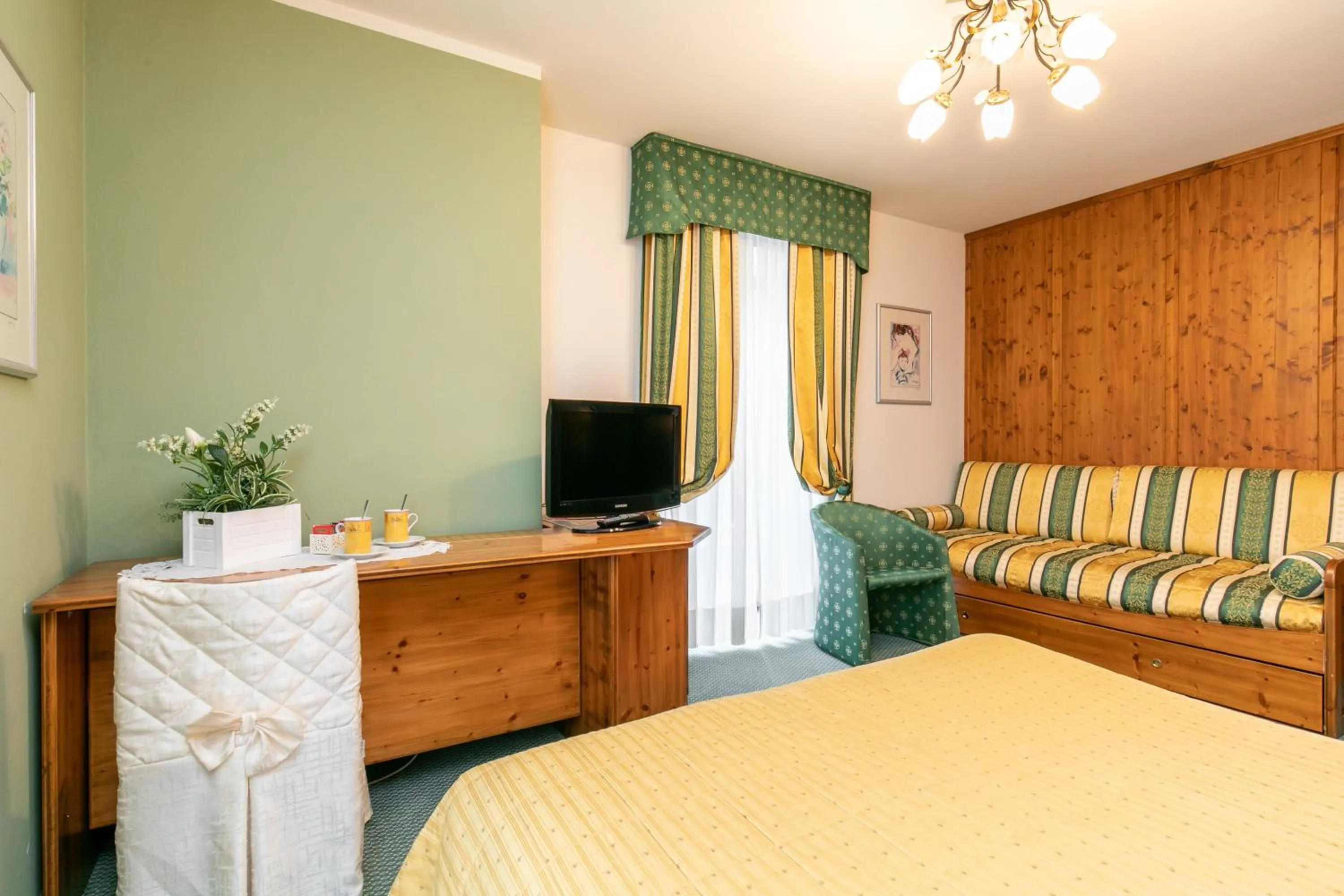 Bed in G. Hotel Des Alpes (Classic since 1912)