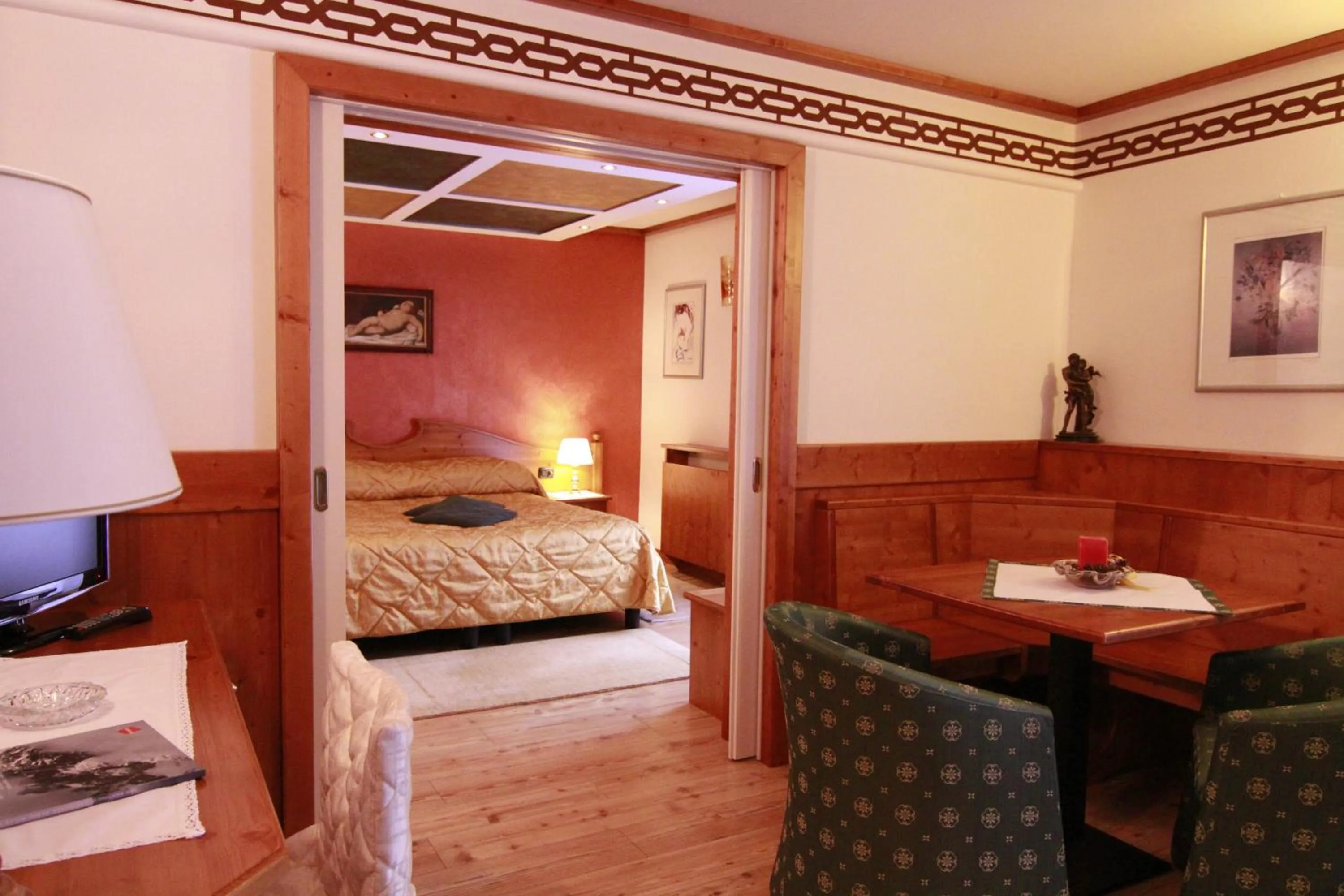 Photo of the whole room, Bed in G. Hotel Des Alpes (Classic since 1912)