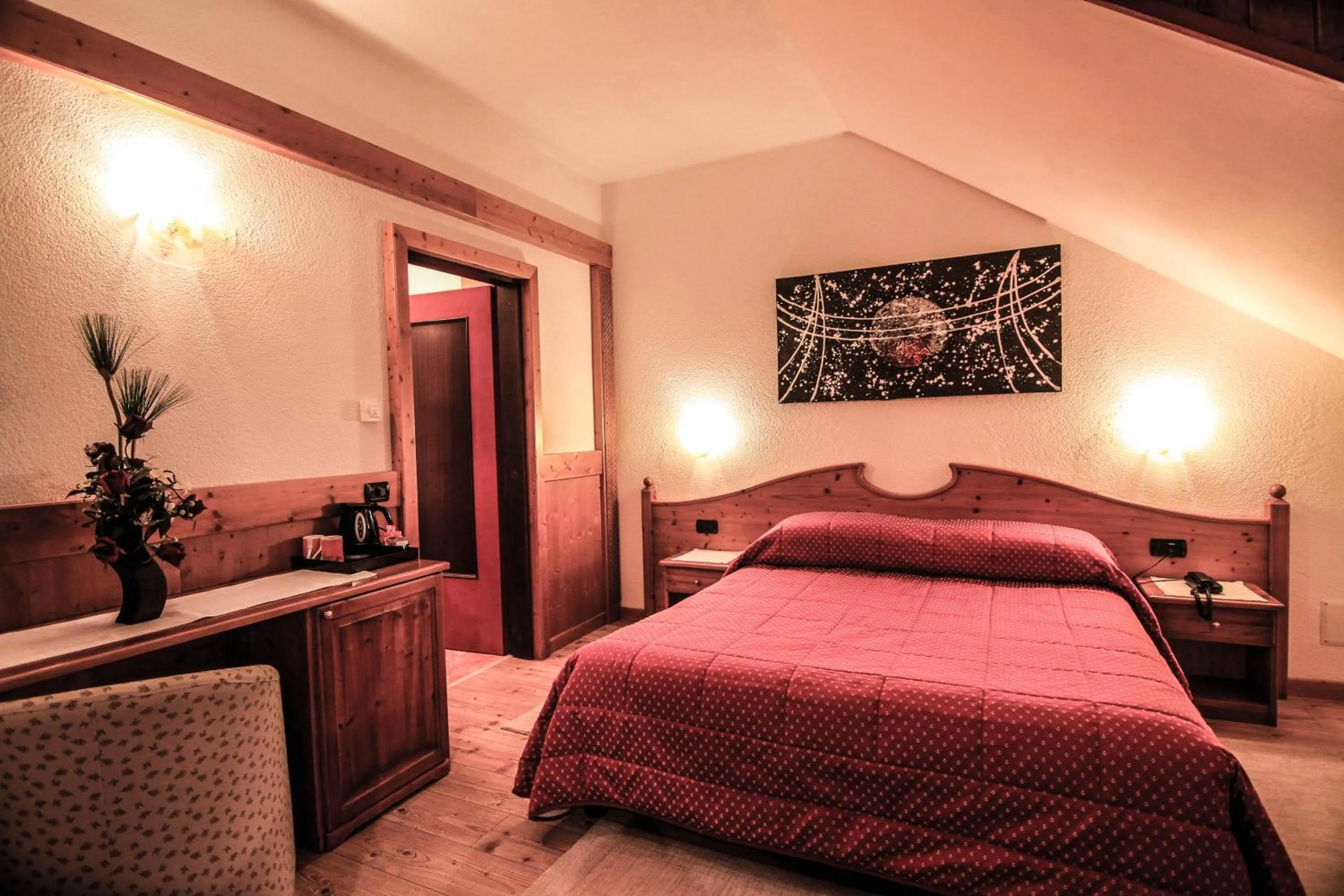Photo of the whole room, Bed in G. Hotel Des Alpes (Classic since 1912)