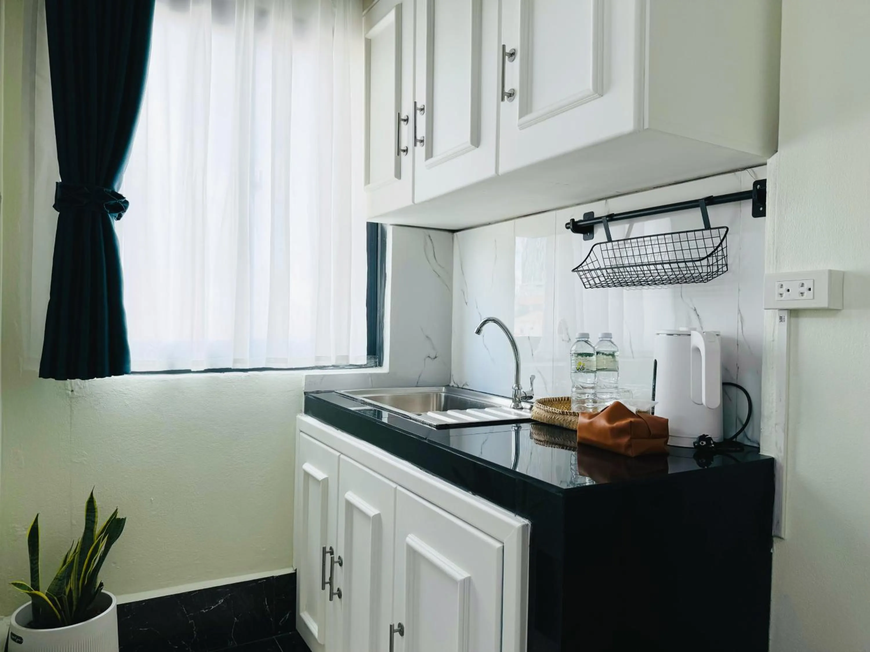 Kitchen or kitchenette in Vanida Hotel