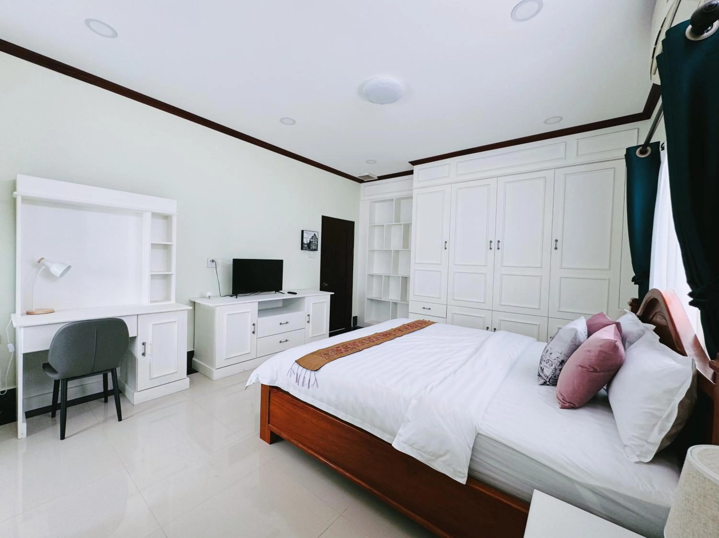 Photo of the whole room, Bed in Vanida Hotel