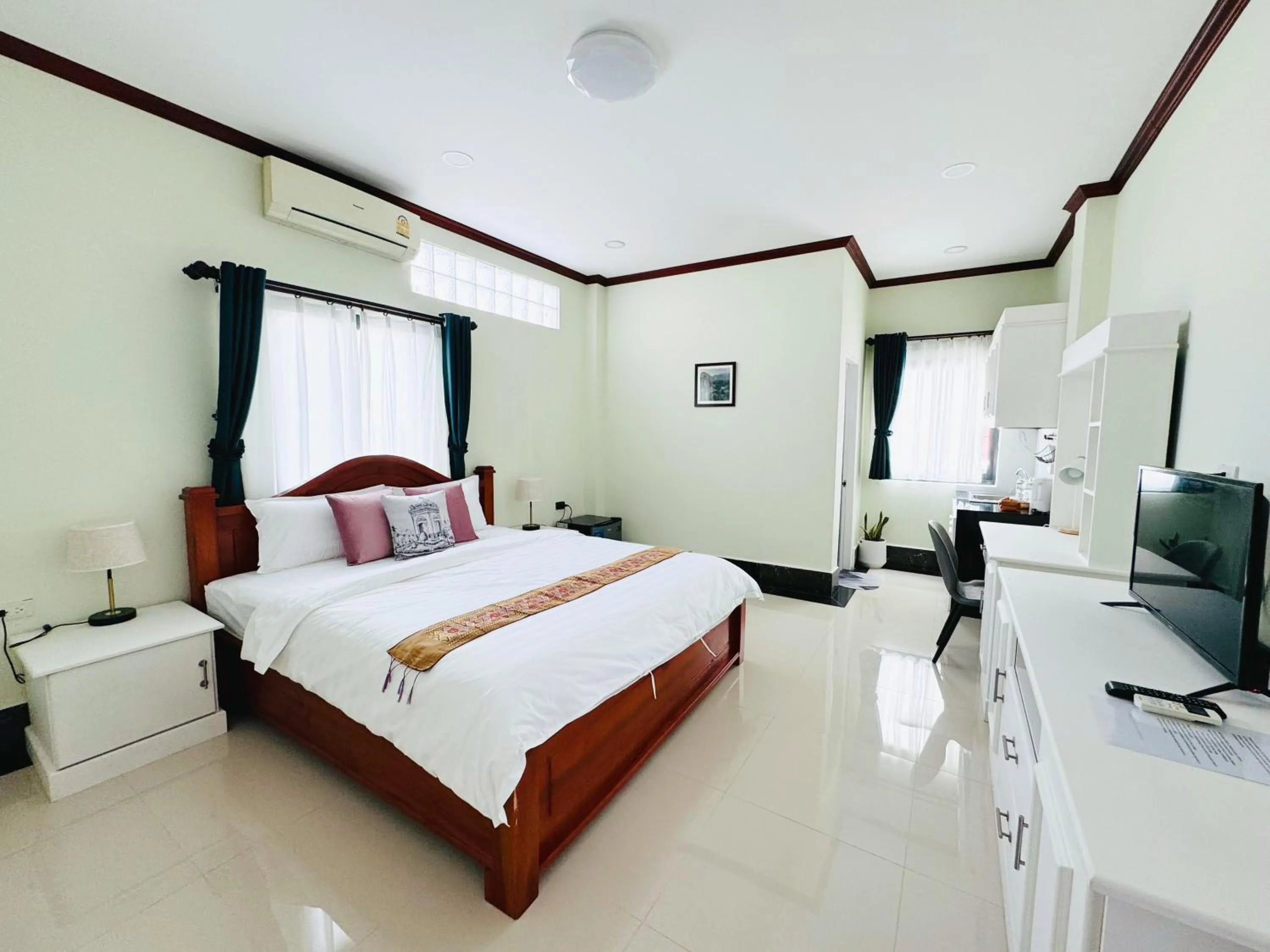 Photo of the whole room, Bed in Vanida Hotel