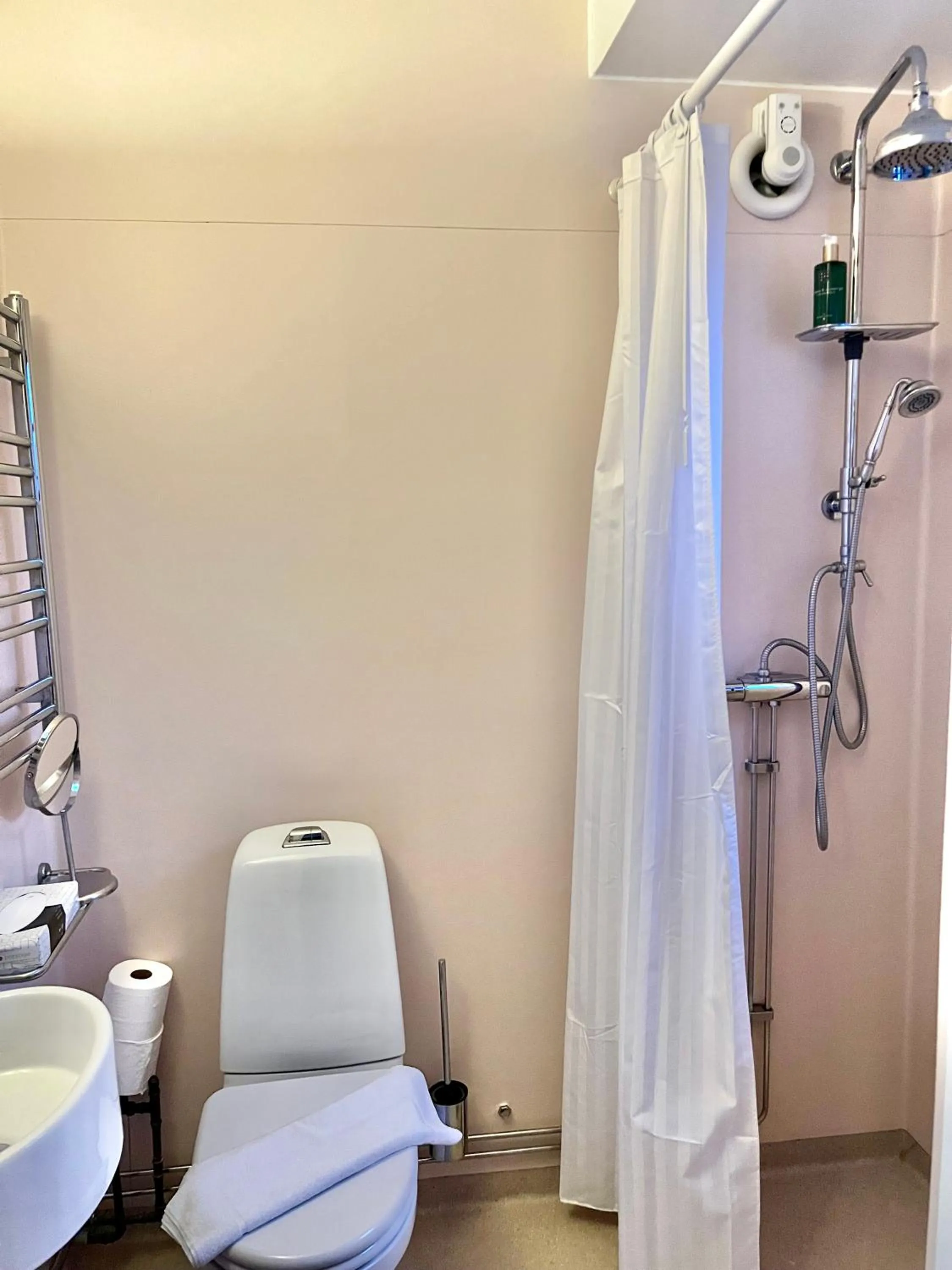 Toilet in Sydkustens at Pillehill