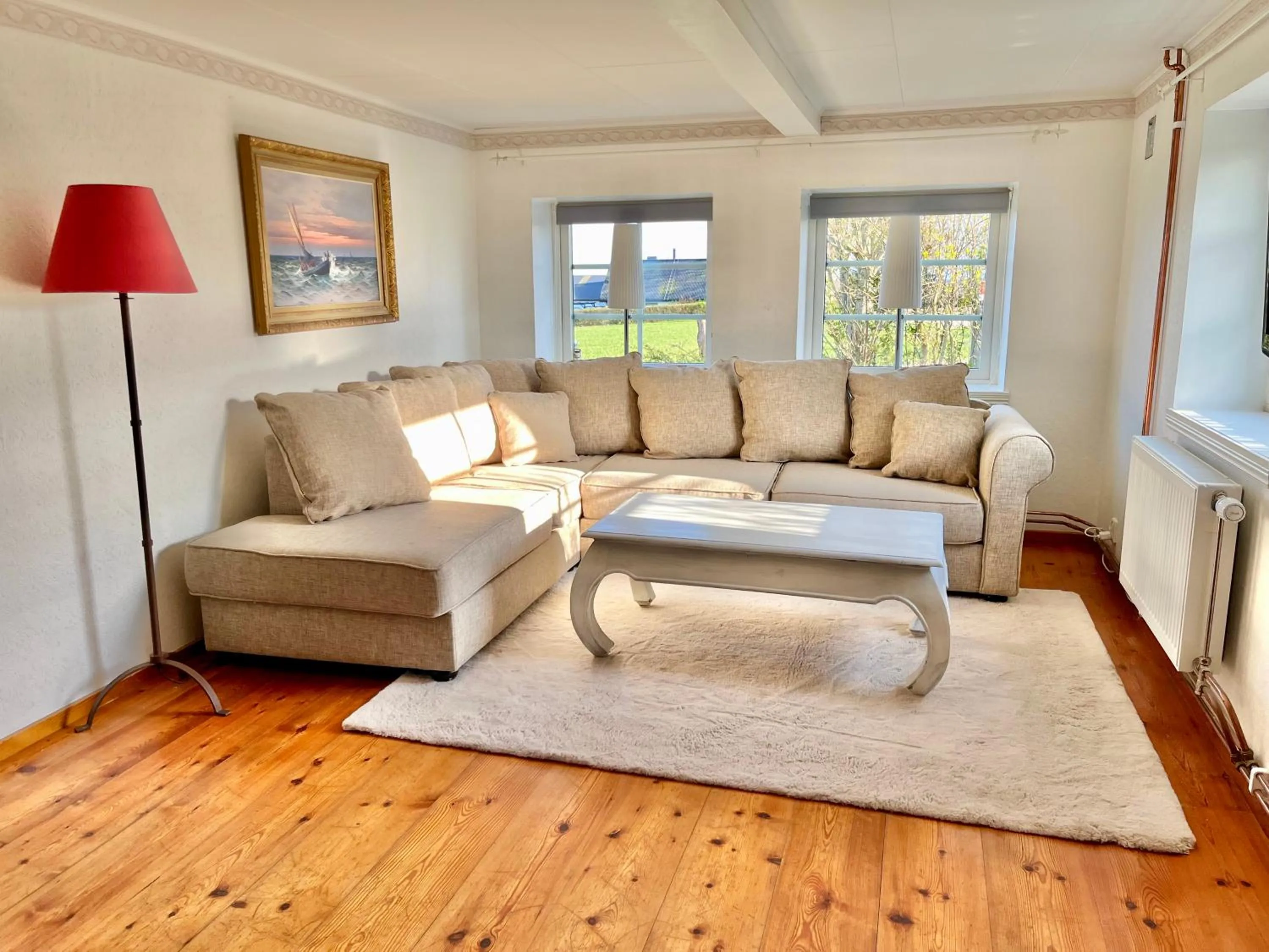 Seating area in Sydkustens at Pillehill