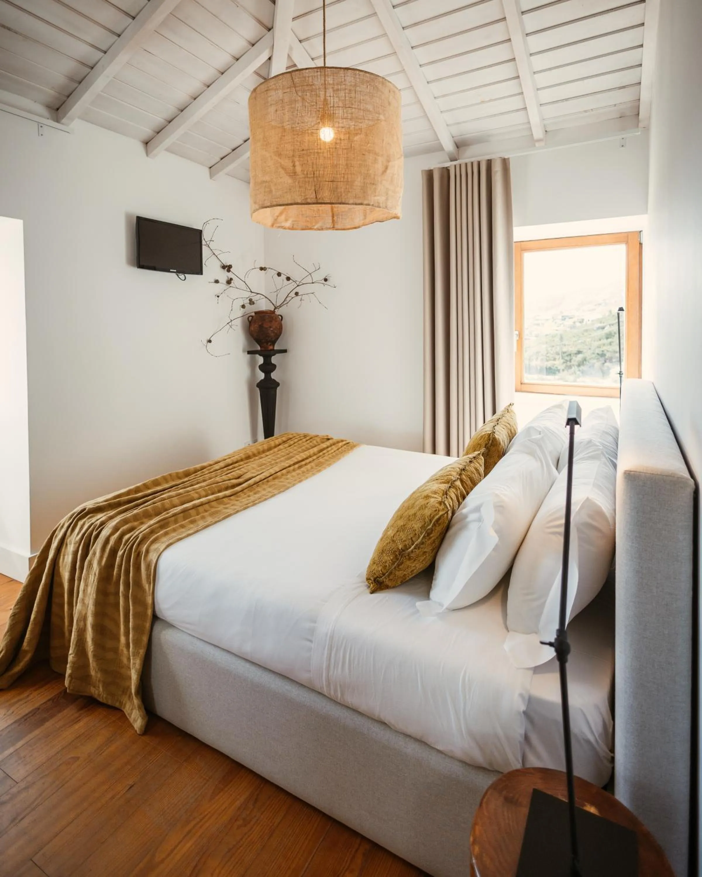 Photo of the whole room, Bed in Cerquido by NHôme