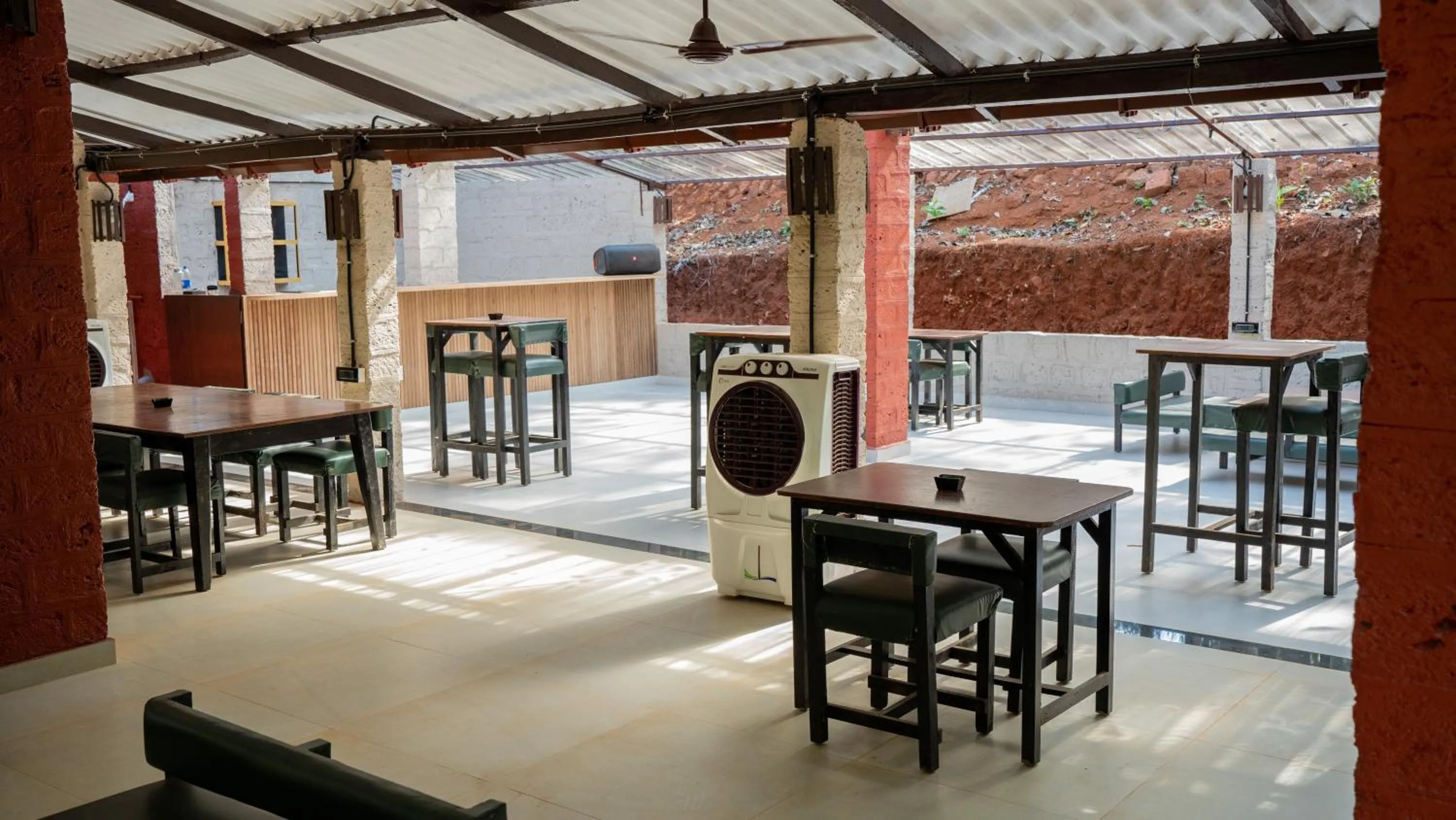 Restaurant/places to eat in The Inaka Goa