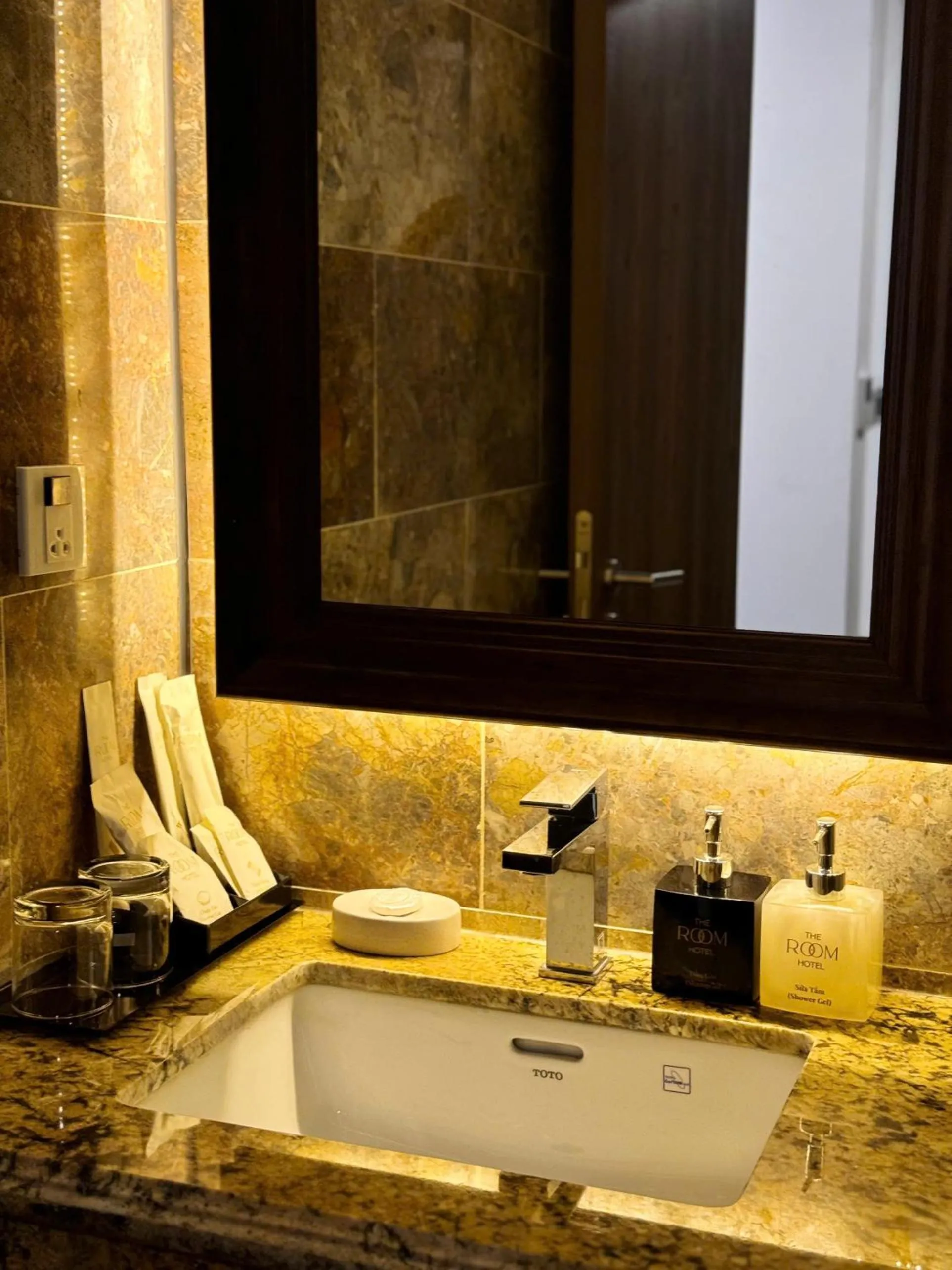 Shower in The Room Hotel - Starbucks