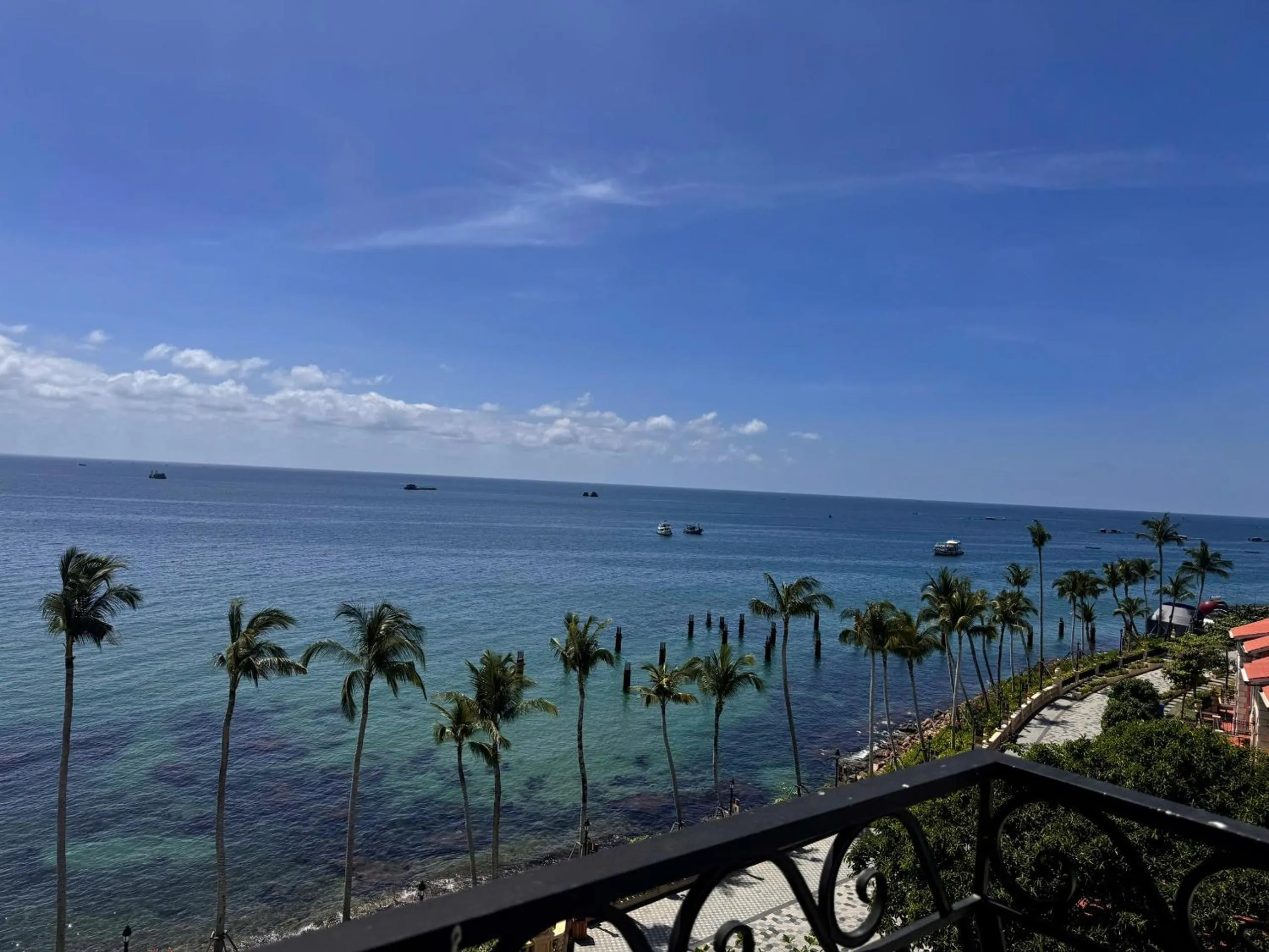 Sea view in The Room Hotel - Starbucks