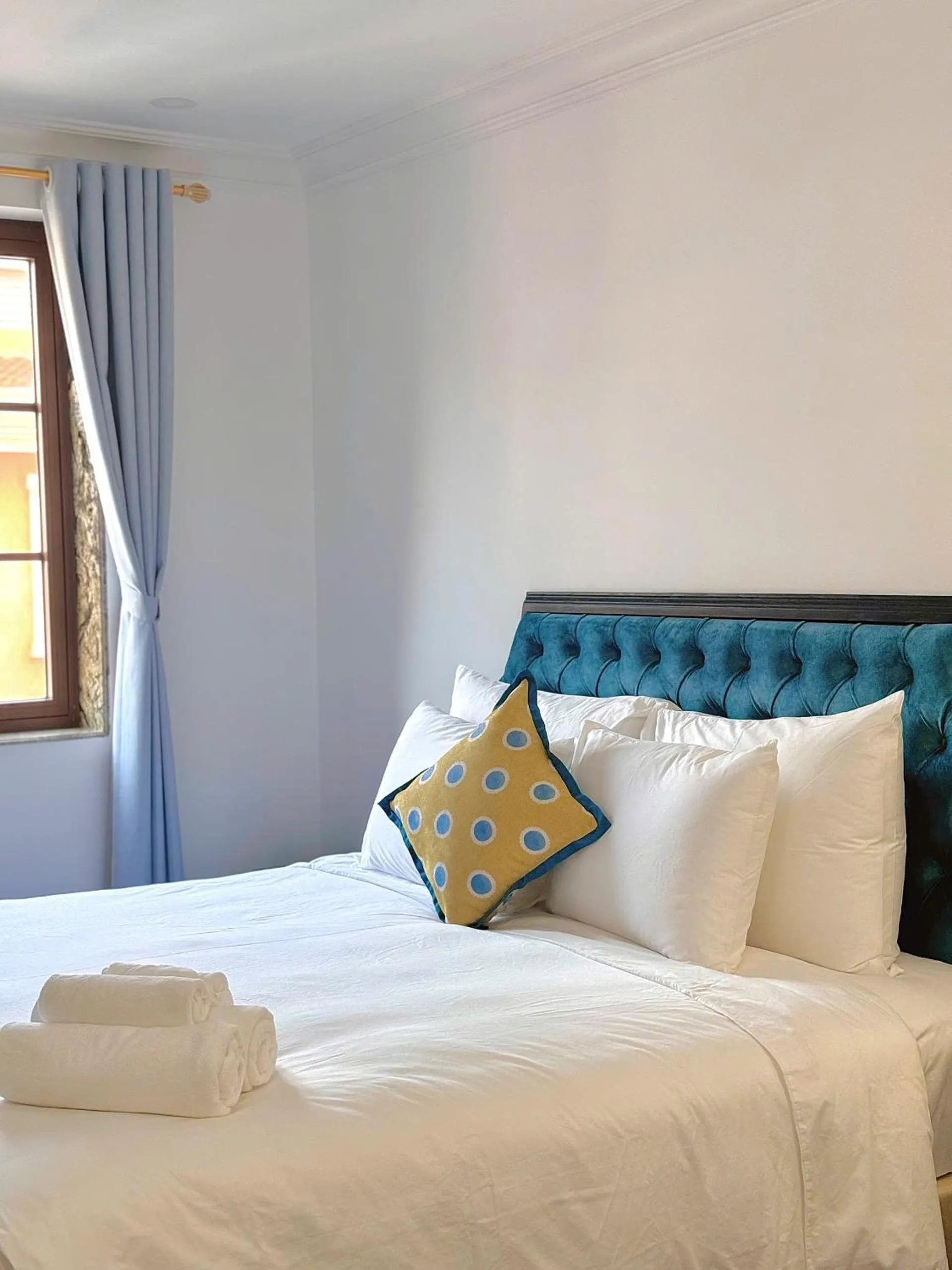 Bedroom, Bed in The Room Hotel - Starbucks