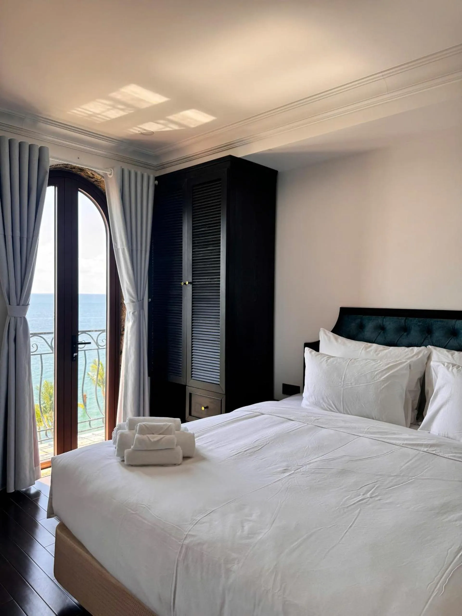 Bed in The Room Hotel - Starbucks